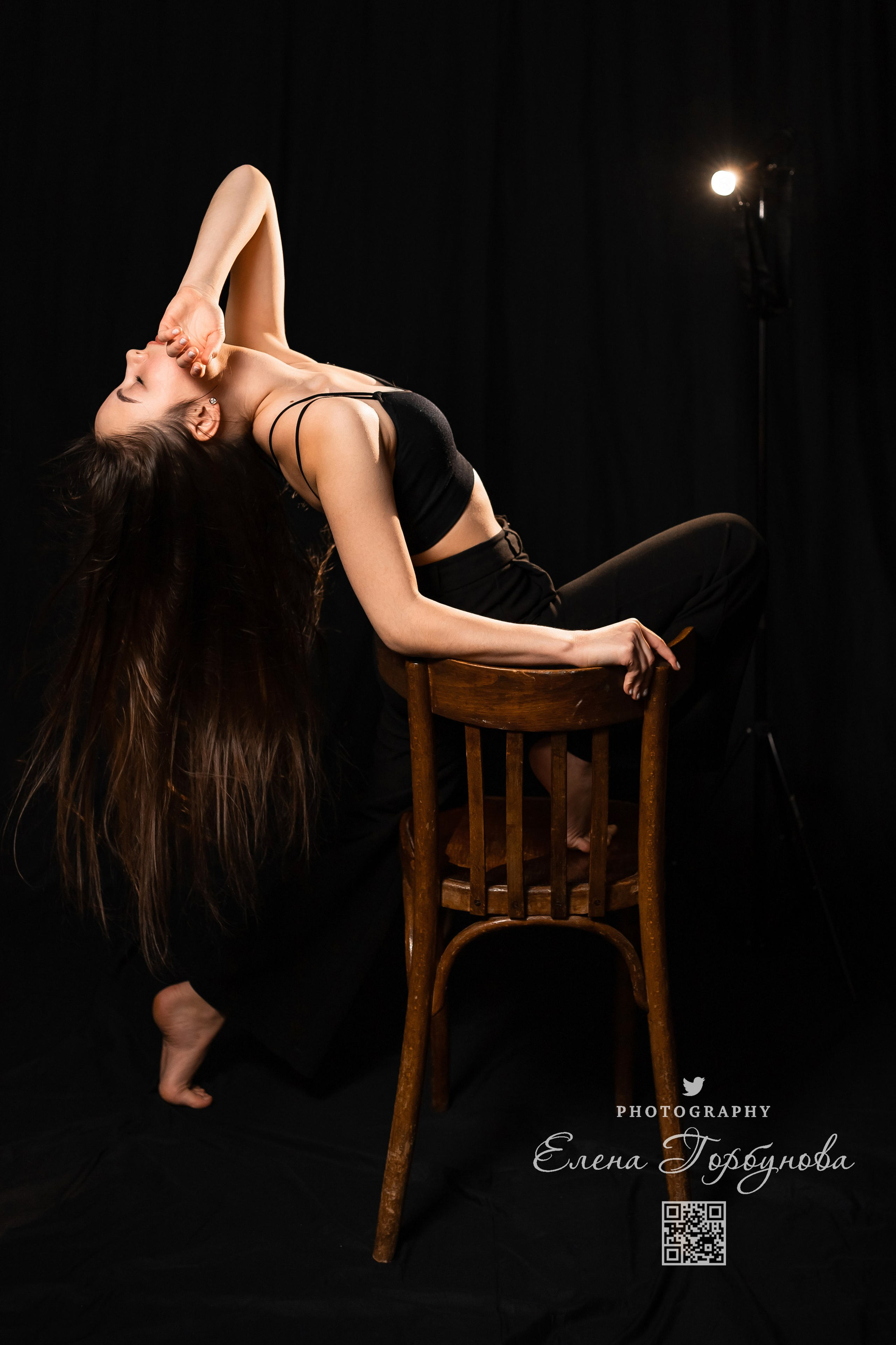 Моя студия. Полина и стул. Январь 2024. Фотограф Пермь. Свадьбы. Семья и дети, школа, д. сад. Фотокниги