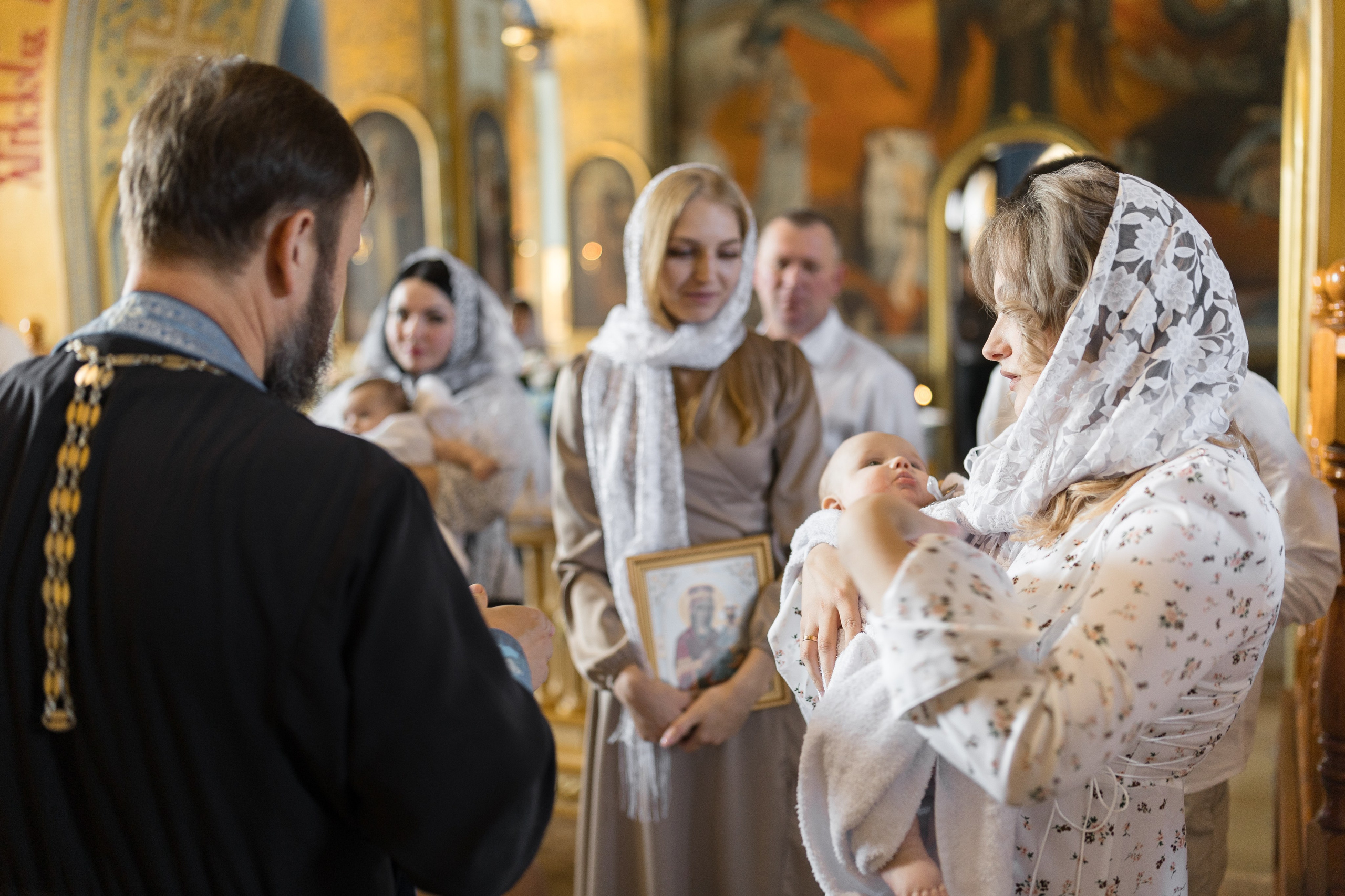 Крещение Михаила в Николаевской церкви. Анастасия Безуглова- свадебный фотограф в Таганроге
