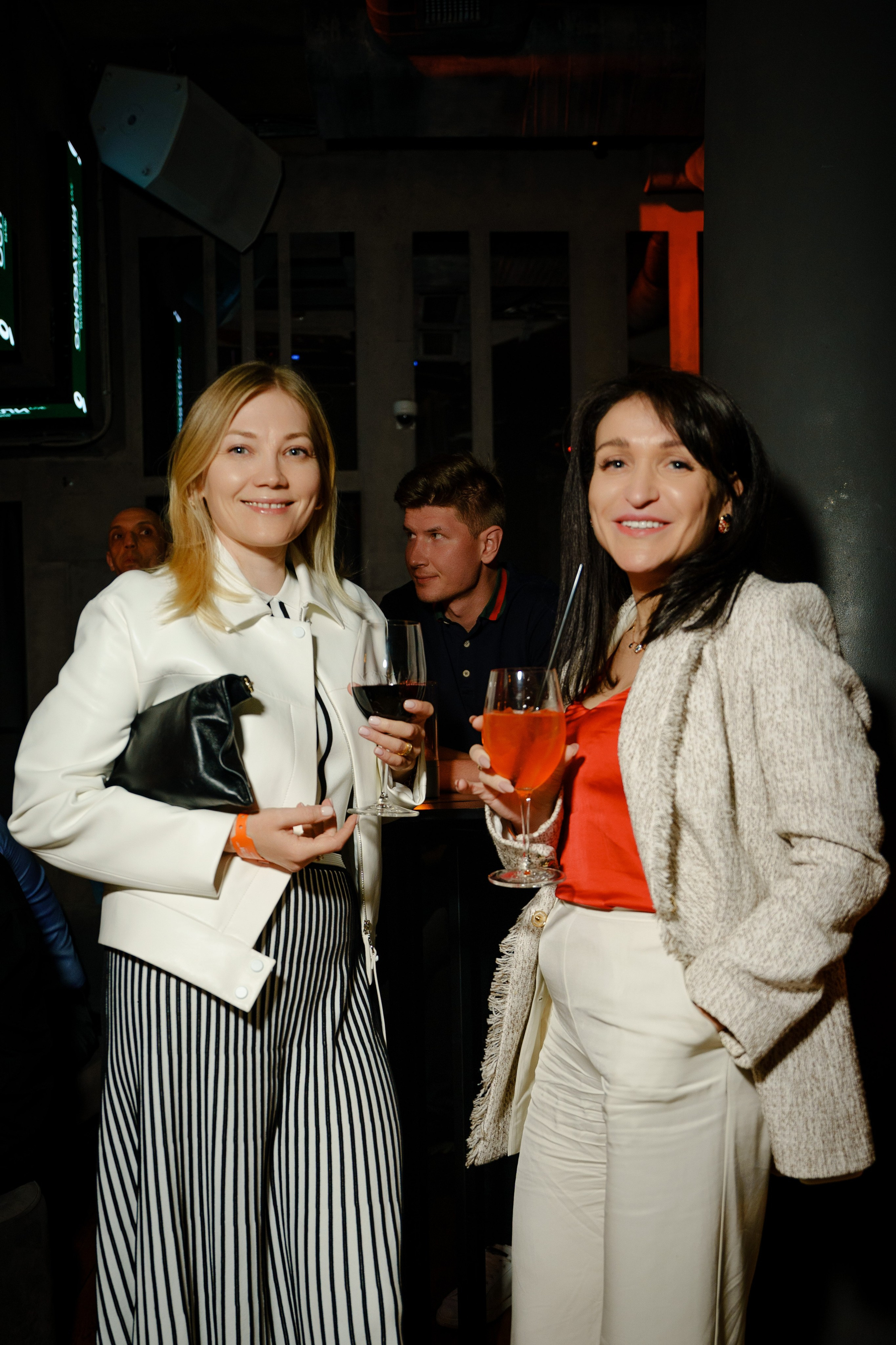 Вечеринка OSNOVATELI.LIVE репортажный фотограф Саша Дружинина. Репортажный фотограф в Москве Саша Дружинина