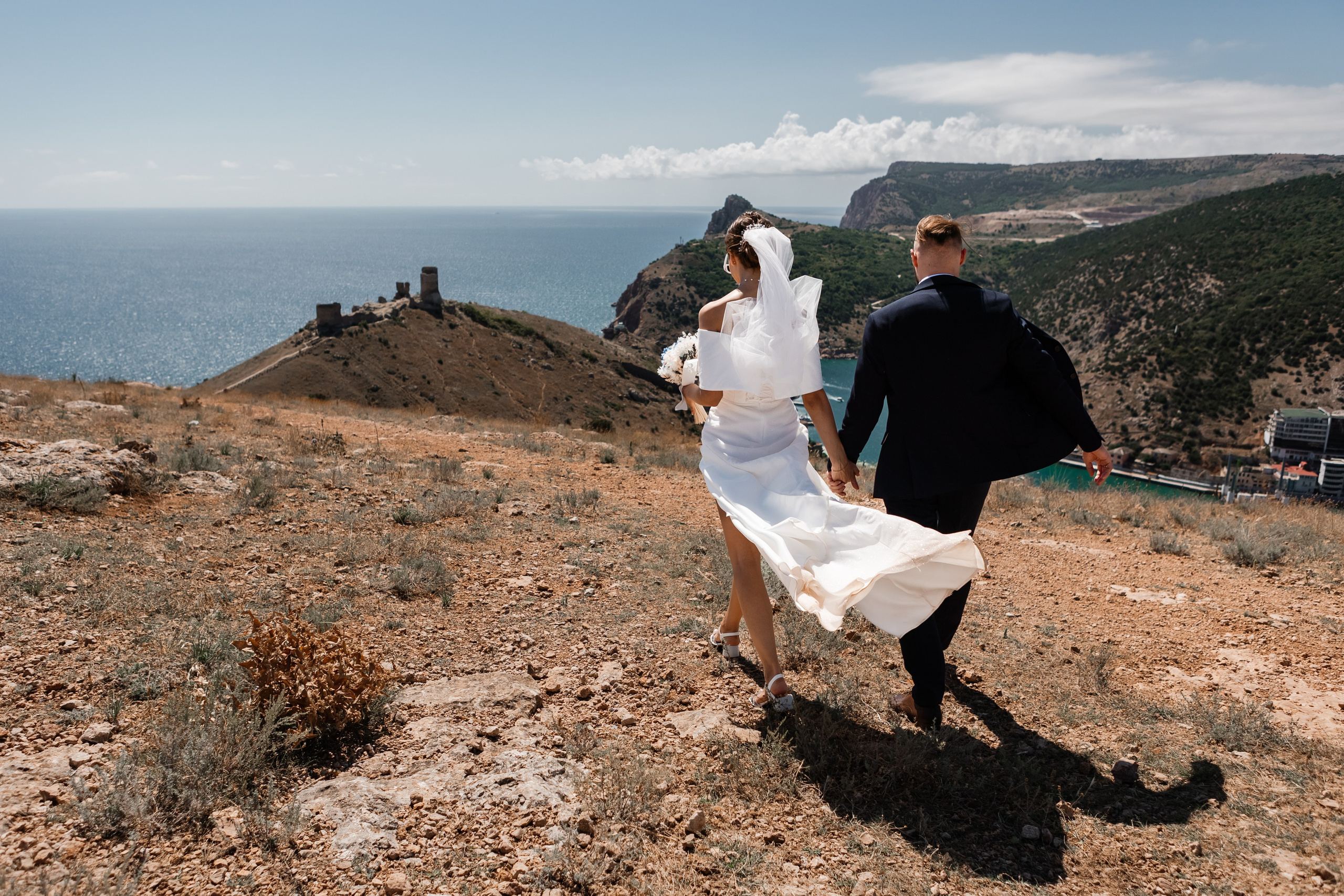 Свадебная съёмка в Балаклаве в крепости Чембало. Свадебный фотограф, фотосъемка в Крыму, Севастополе, Симферополе, Ялте