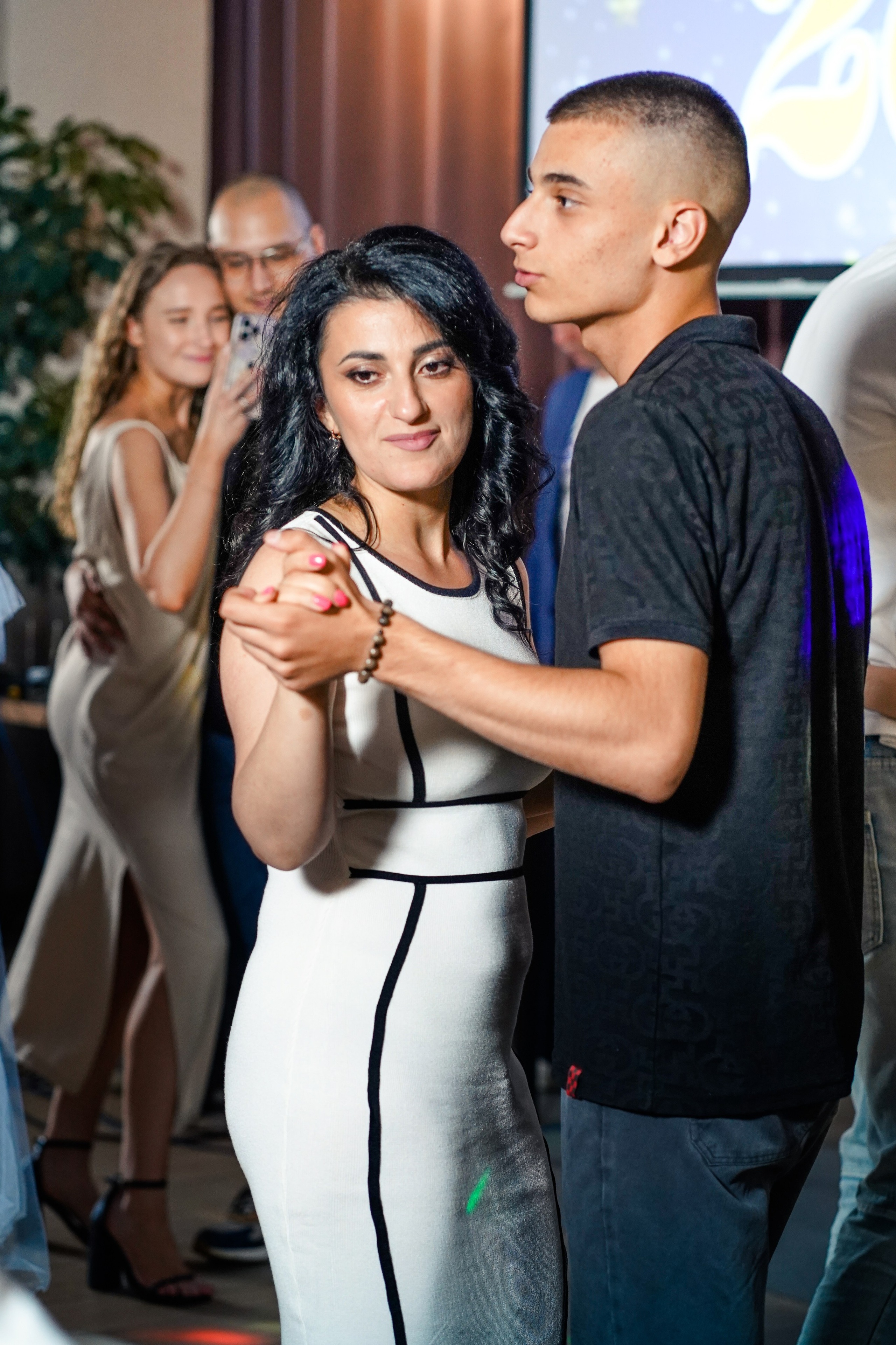 Выпускной вечер, гимназия № 40, 9 класс. Семейный и портретный фотограф в Екатеринбурге Анна Лобанова