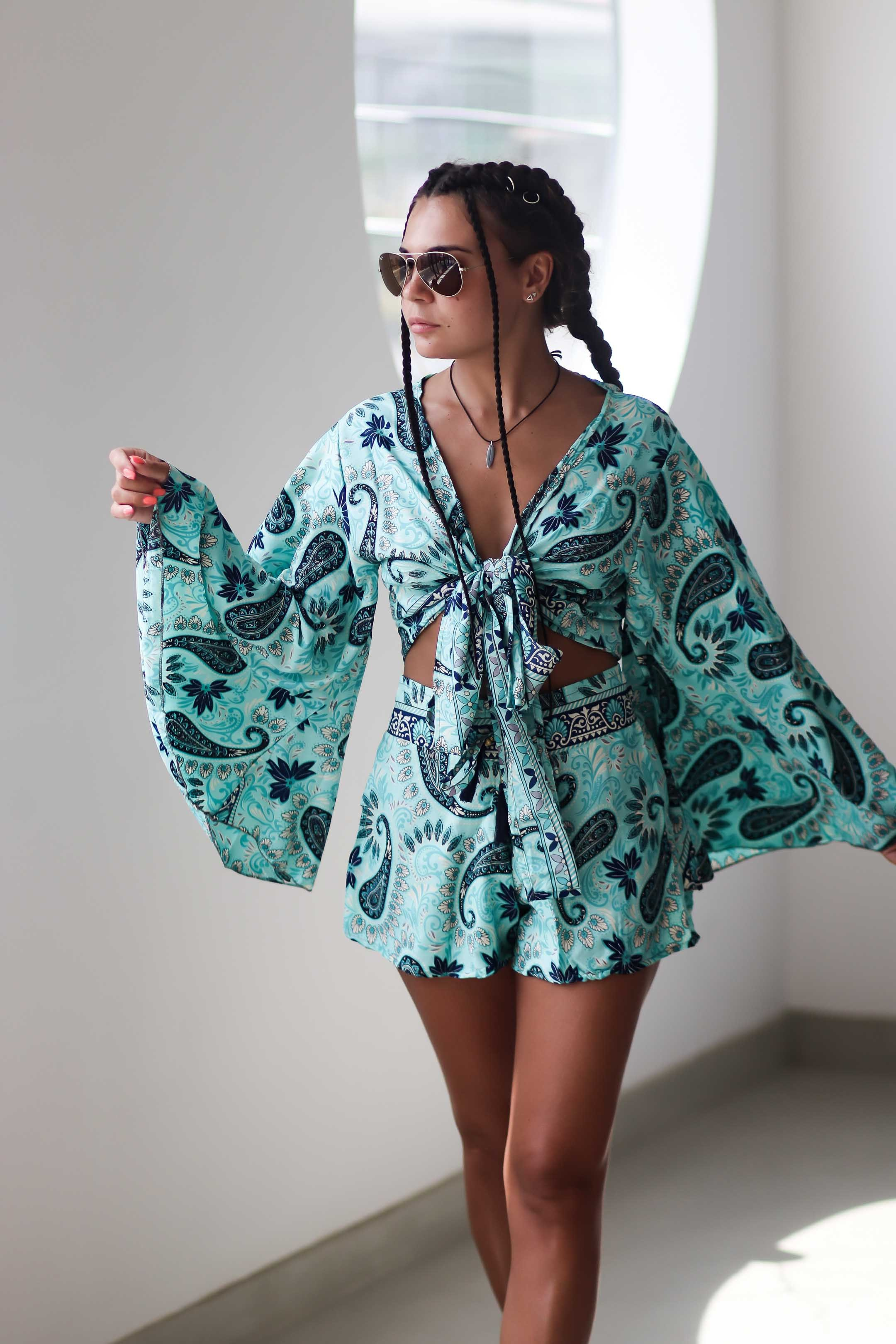 Коллекция купальников бикини. Фотограф на Шри-Ланке