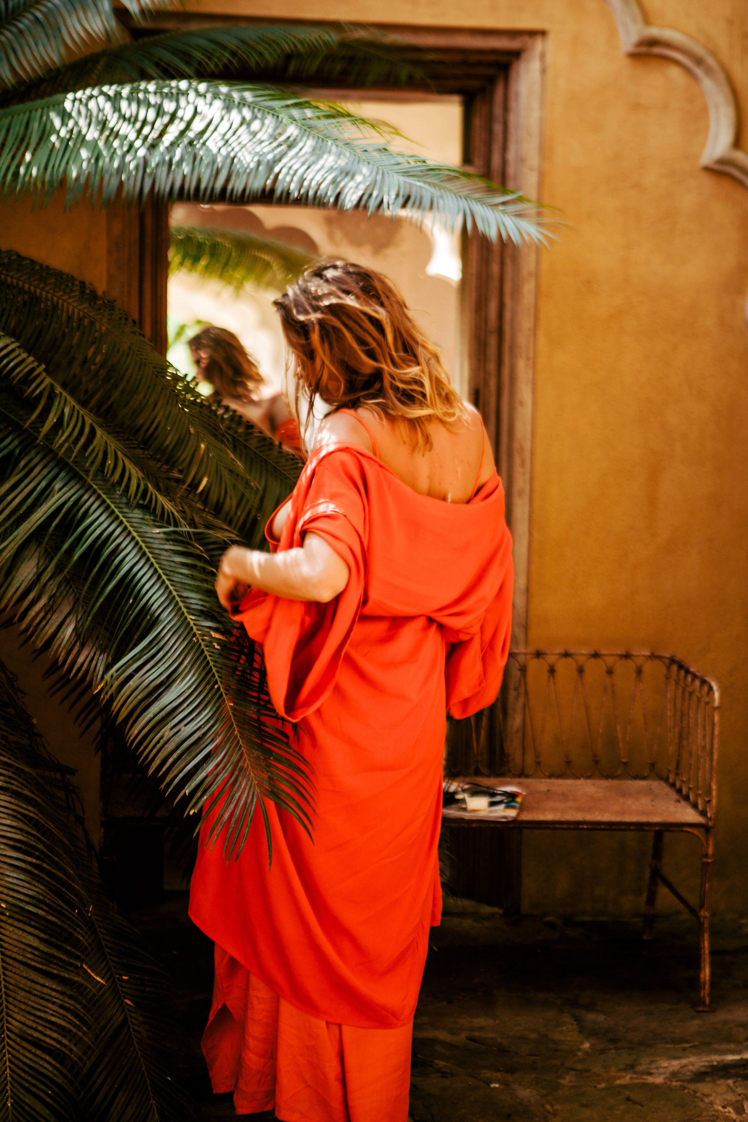 Девушка в красном платье в отеле Malabar Hill — Роскошная портретная съемка | Шри-Ланка. Фотограф на Шри-Ланке