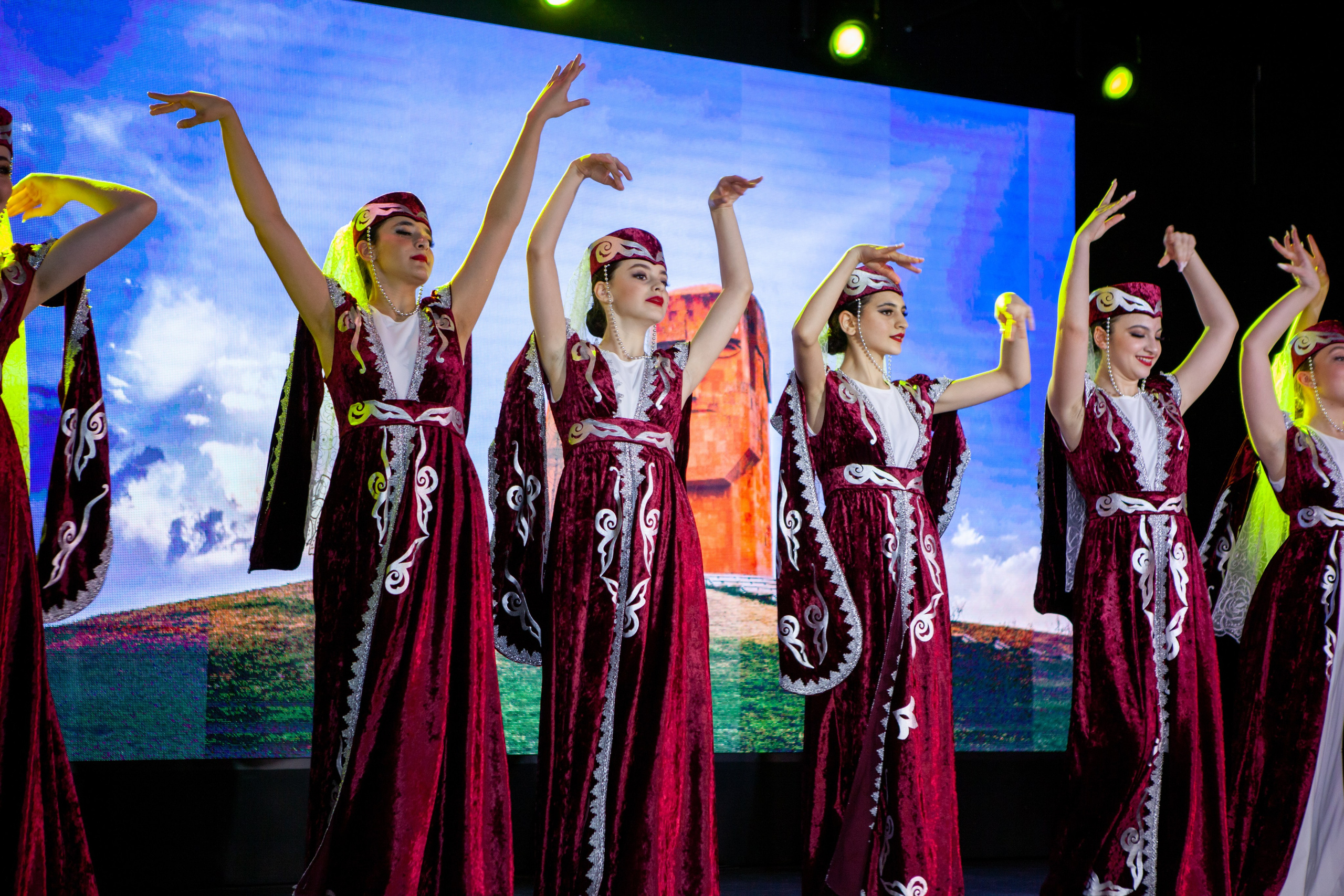 Концерт «День материнства и красоты». Olya Posnimay