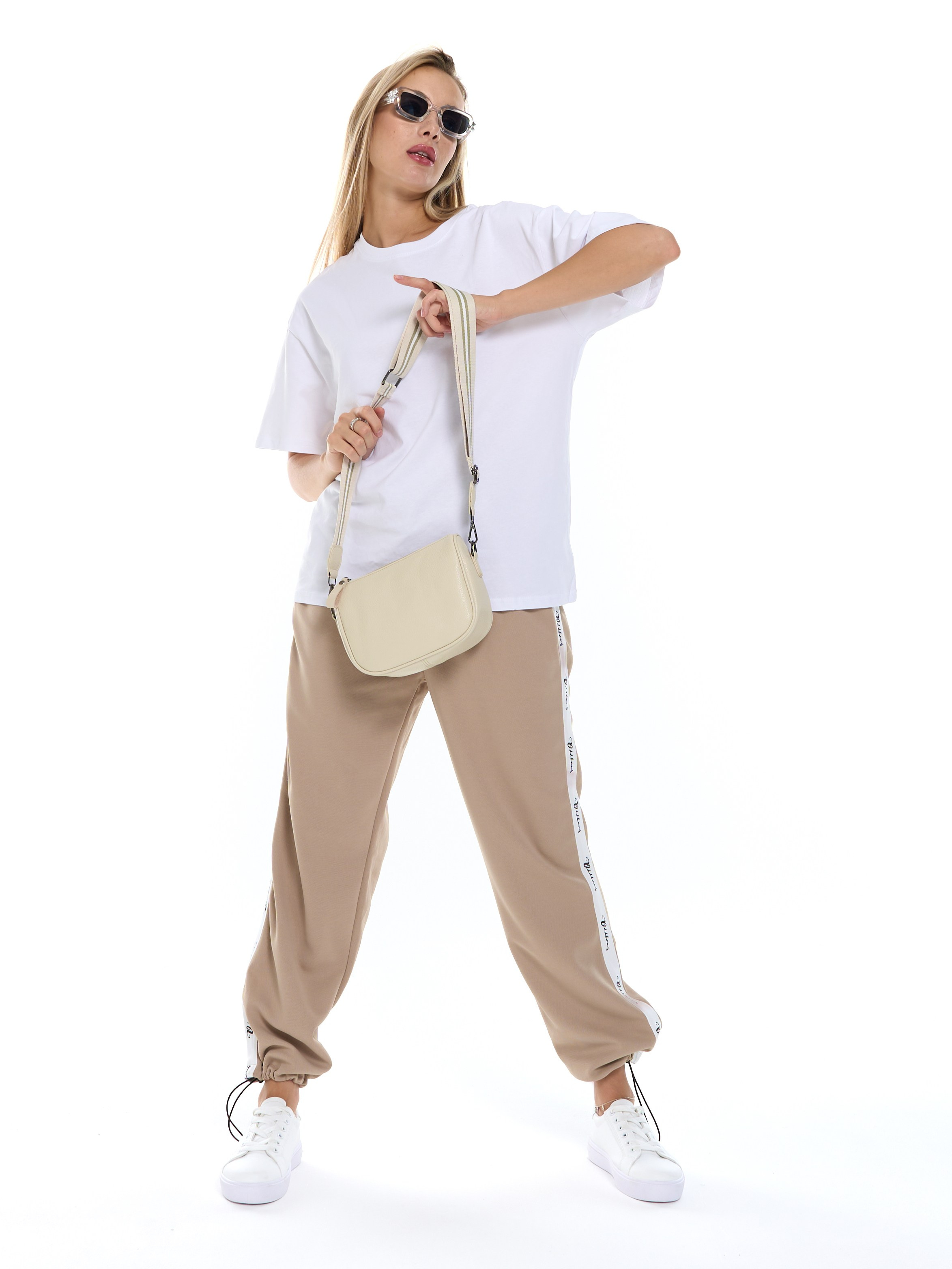 Фотомодель для маркетплейсов Настя. Фотосъёмка для марктеплейсов Studio 11.11