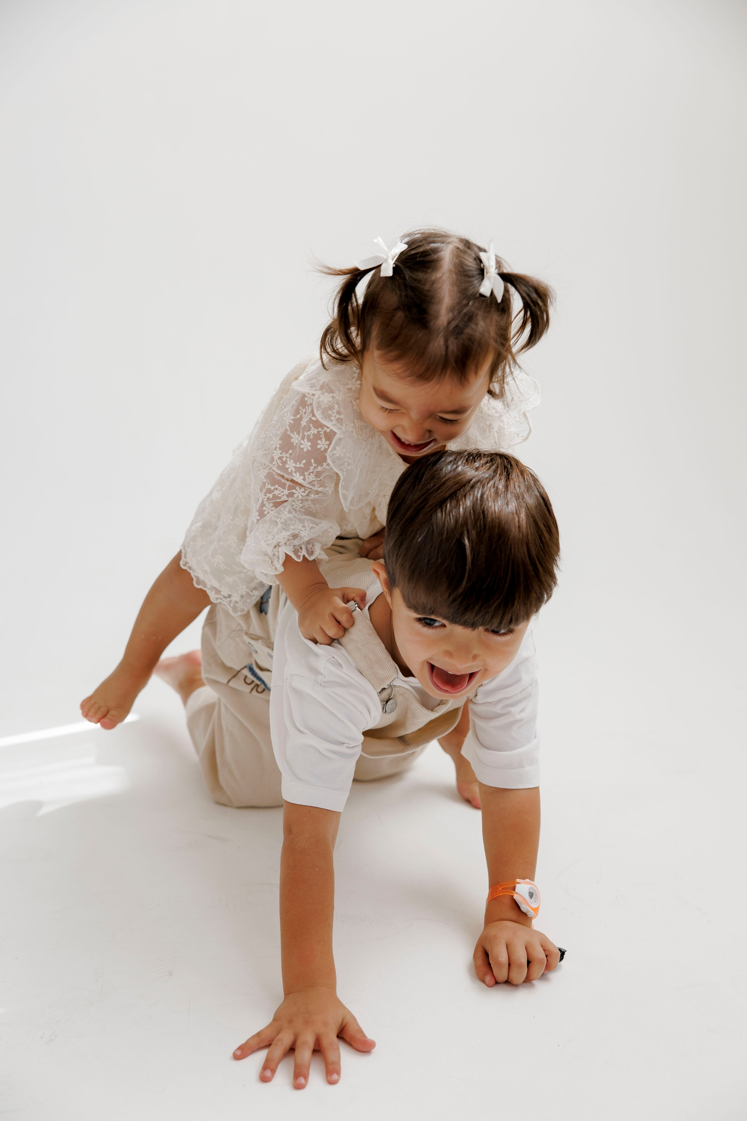 Family photoshoot inside the studio. Wedding and family photographer