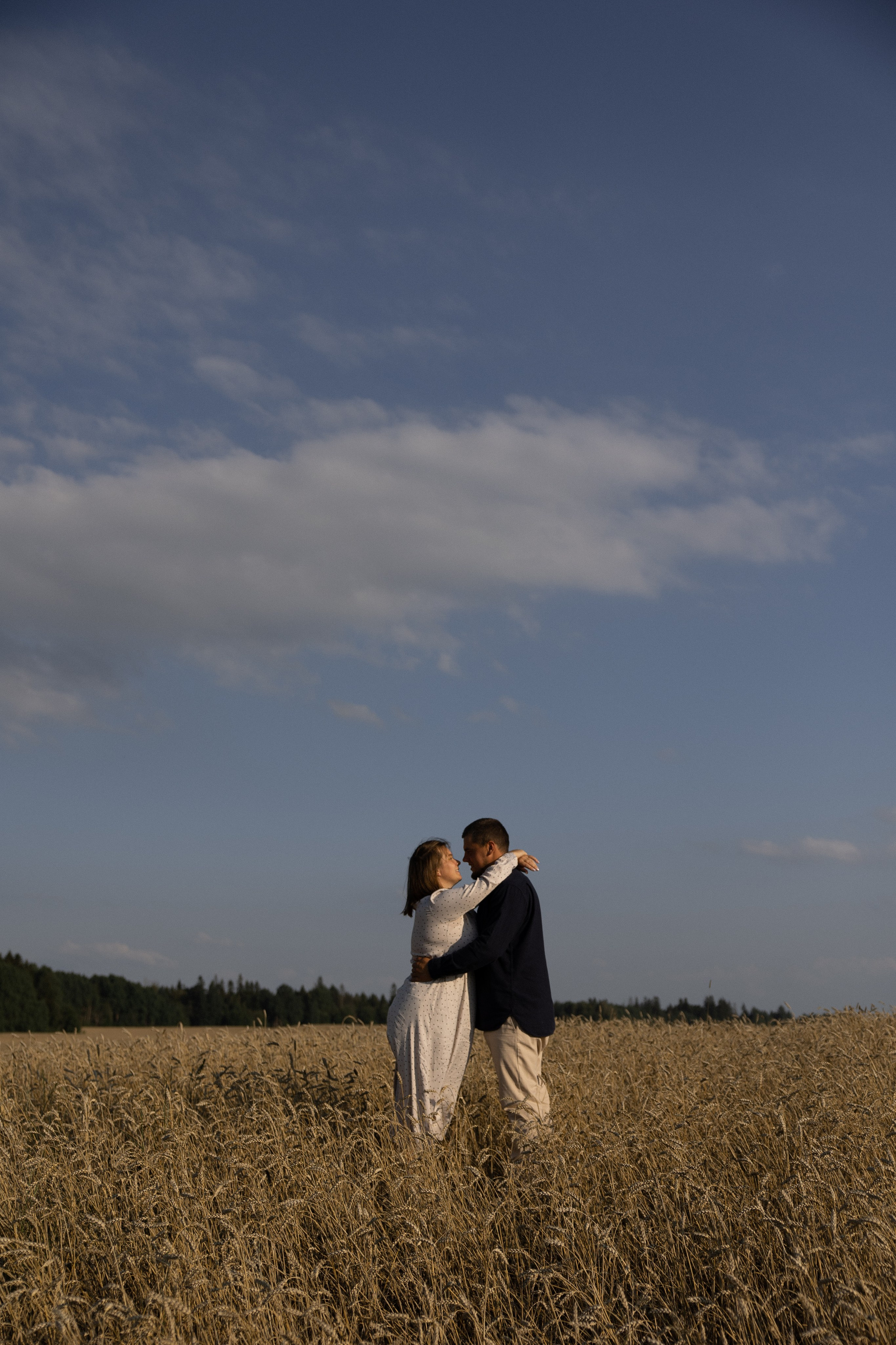 Семейная в поле. Свадебный фотограф в Санкт — Петербурге и Ленинградской о