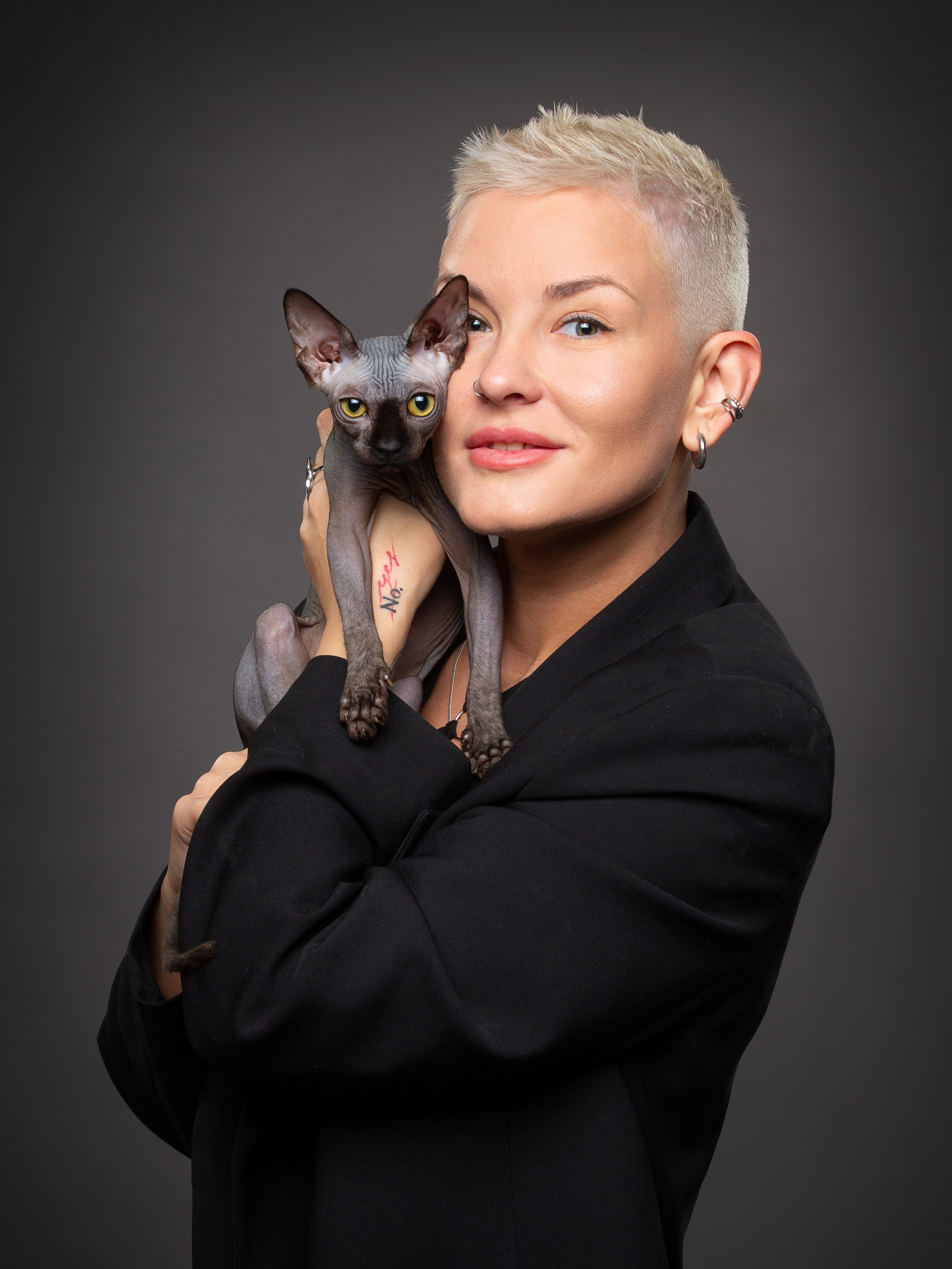 С кошкой. Фотограф Мария Кольцова