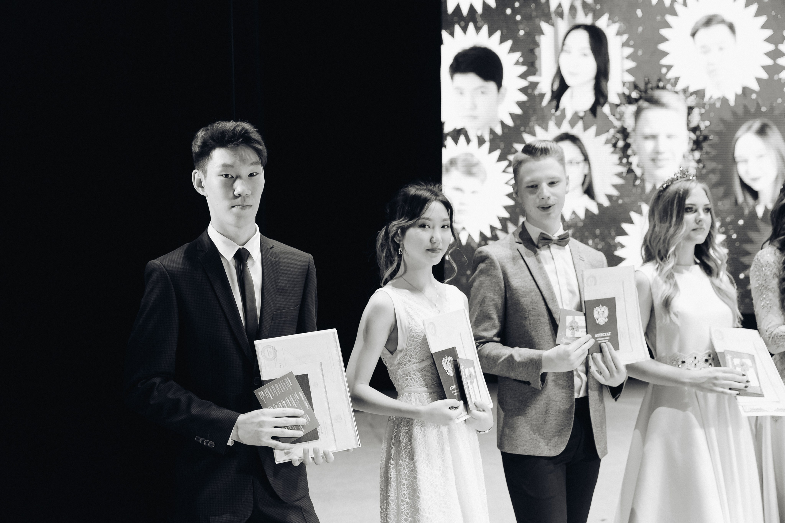 Вручение аттестатов 14 Гимназия. Свадебный и семейный фотограф в Улан-Удэ