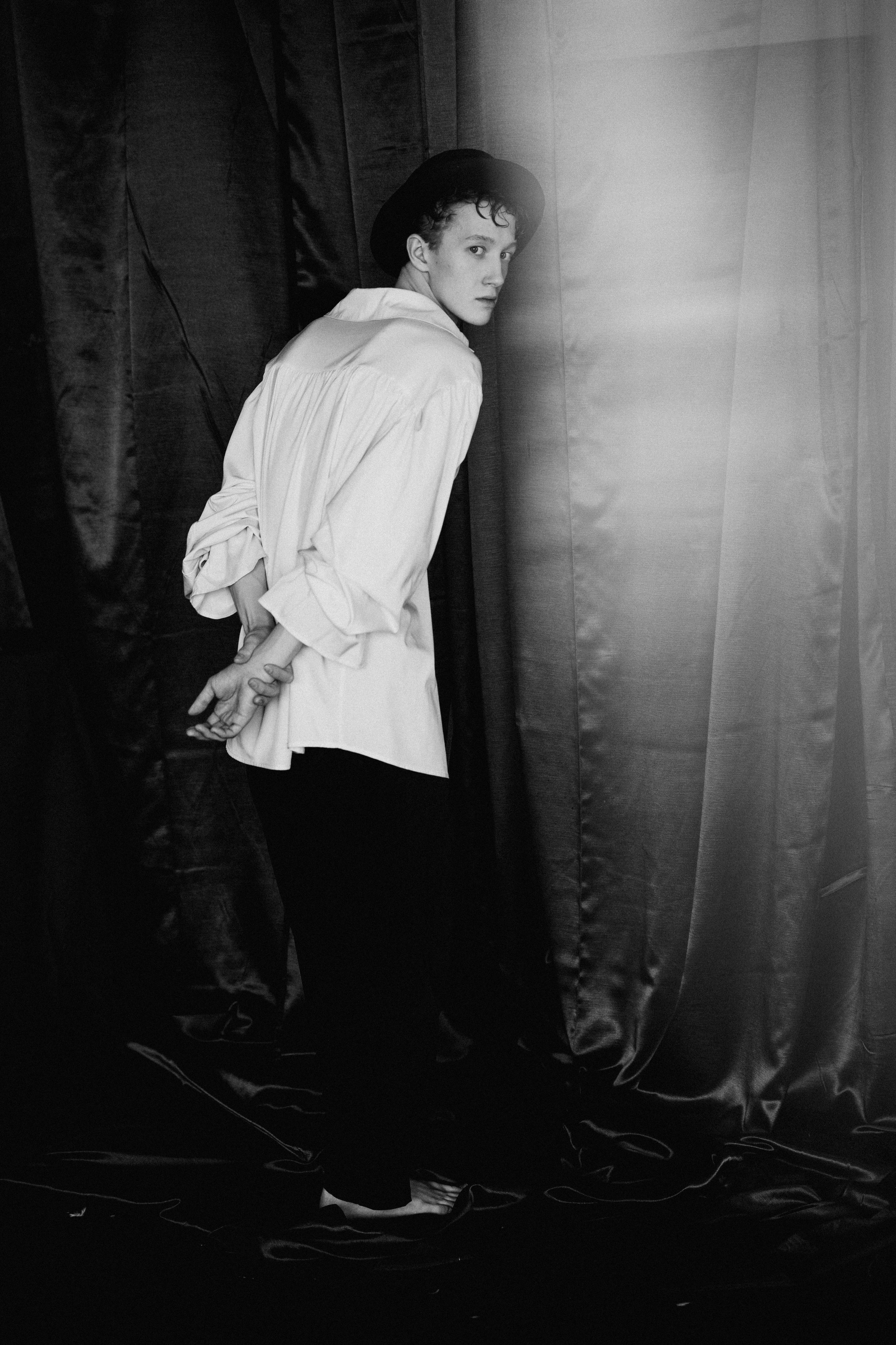 Алексей. I am Diana, a portrait photographer. I take pictures around the world