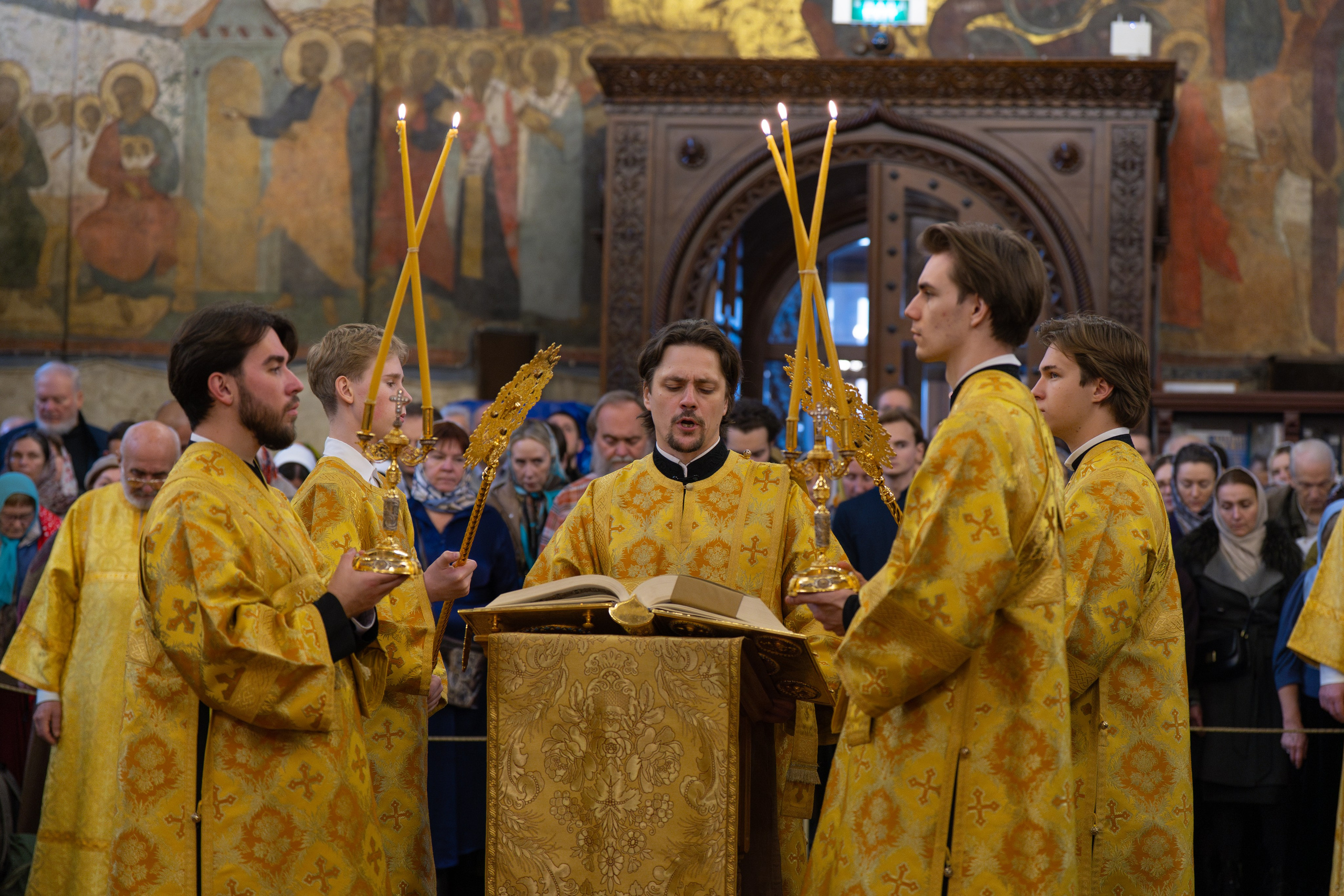 БОГОСЛУЖЕНИЯ. Фотограф Елена Лунева