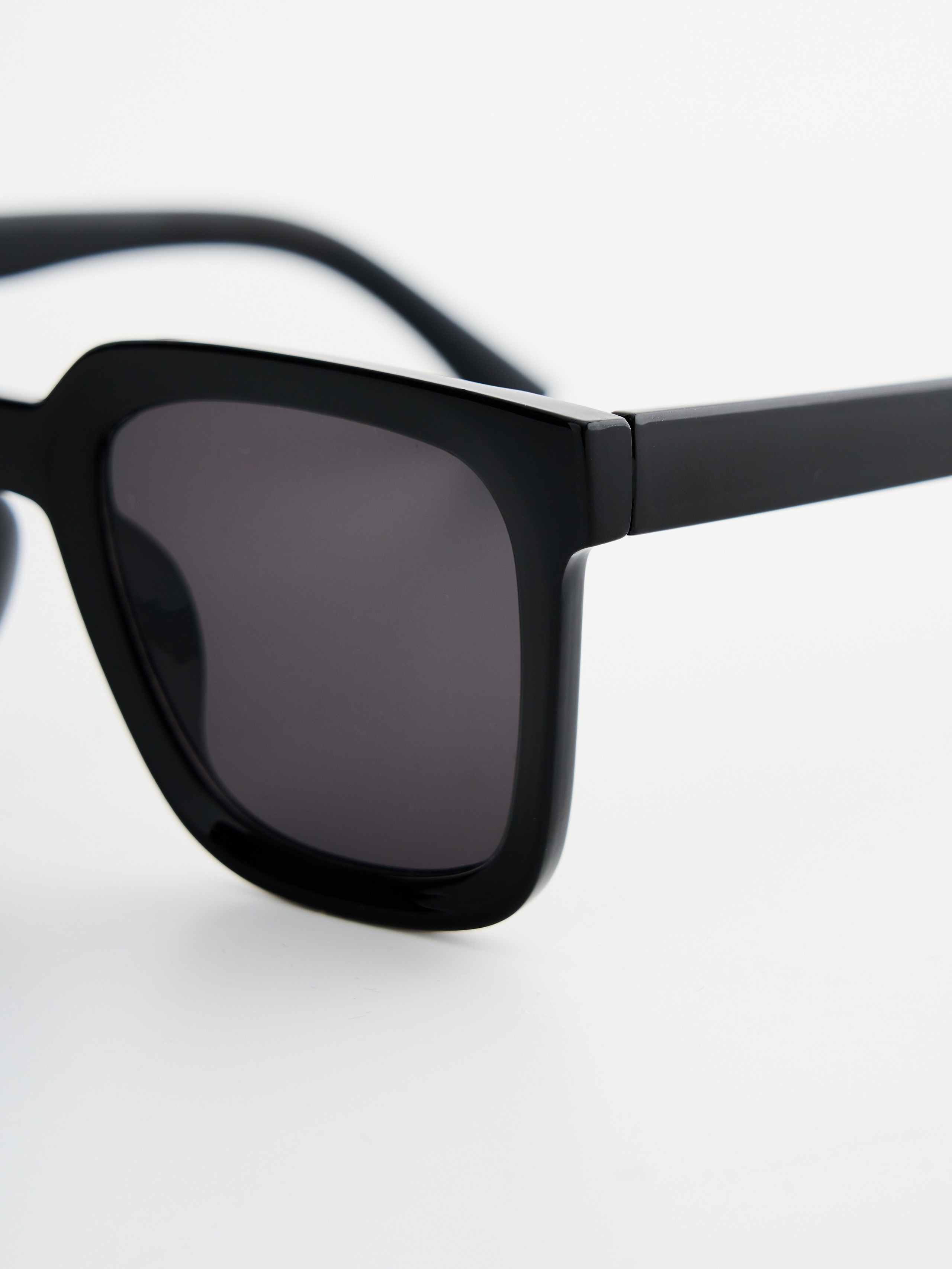 AMOV. Кирилл Гольцберг | фотограф для брендов одежды и бизнеса