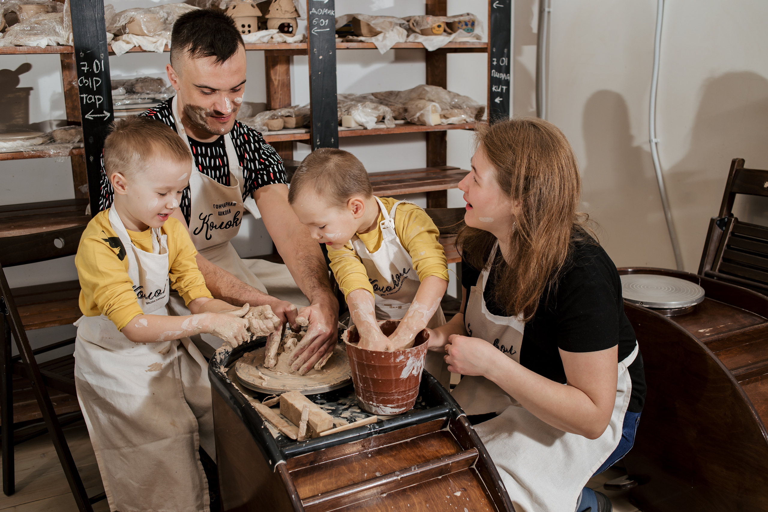 Семейная фотосессия в гончарной мастерской. Фотограф Екатерина Шереметова Ижевск Сарапул Воткинск