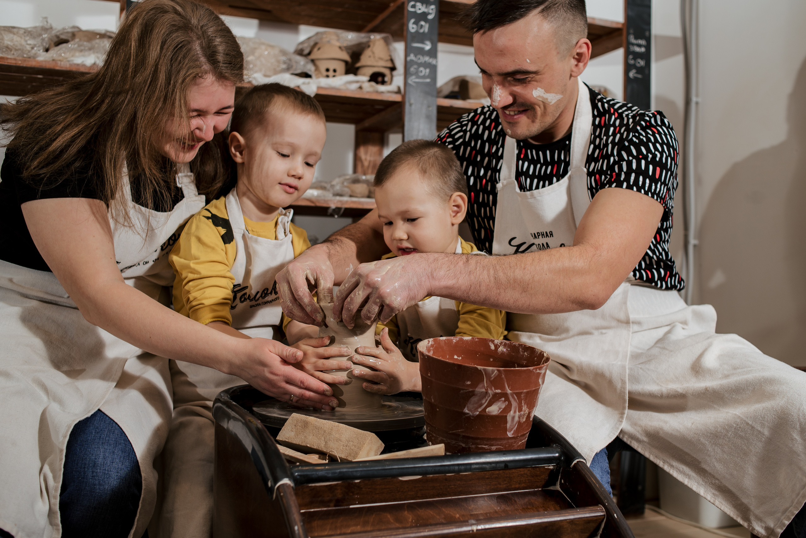 Семейная фотосессия в гончарной мастерской. Фотограф Екатерина Шереметова Ижевск Сарапул Воткинск