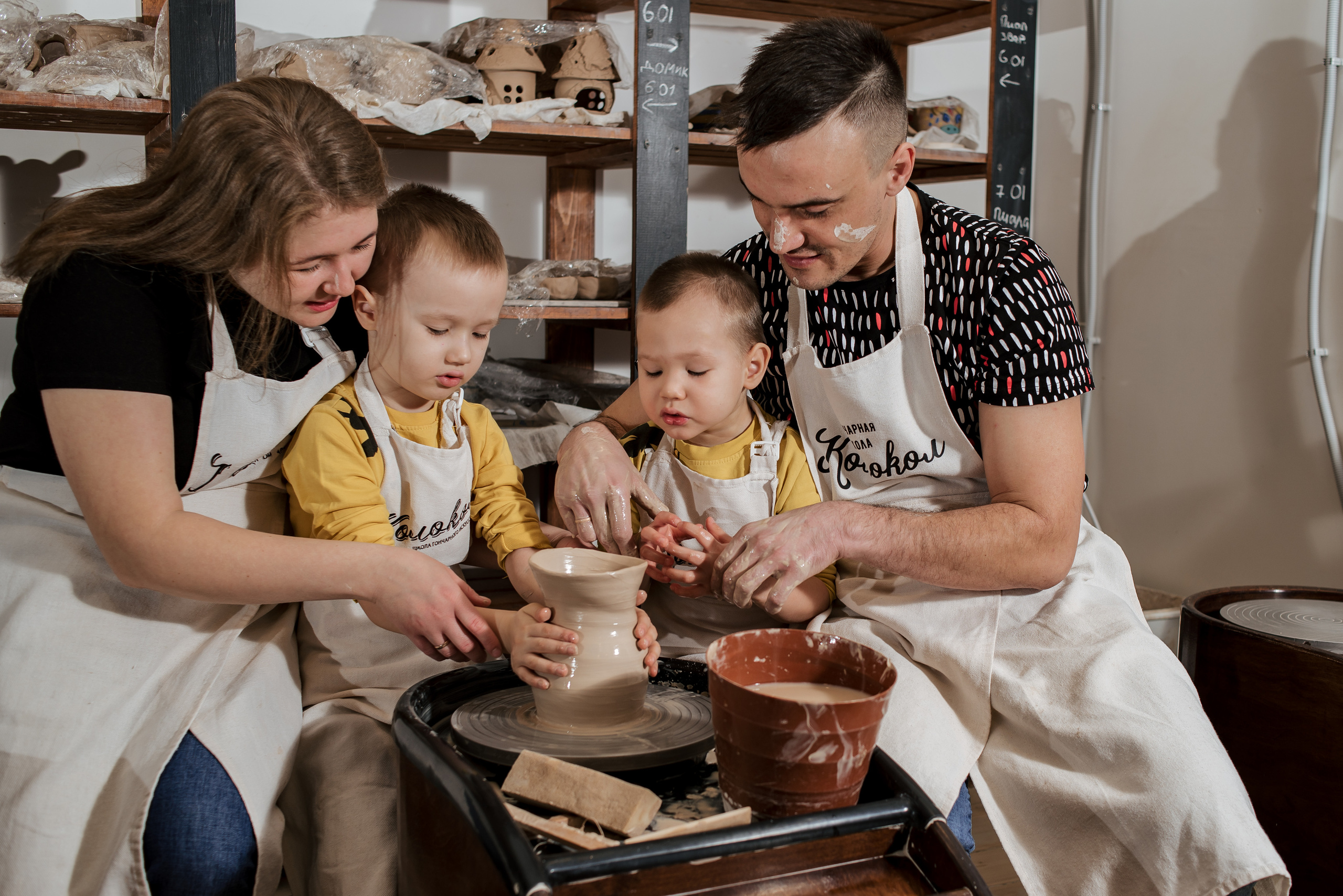 Семейная фотосессия в гончарной мастерской. Фотограф Екатерина Шереметова Ижевск Сарапул Воткинск