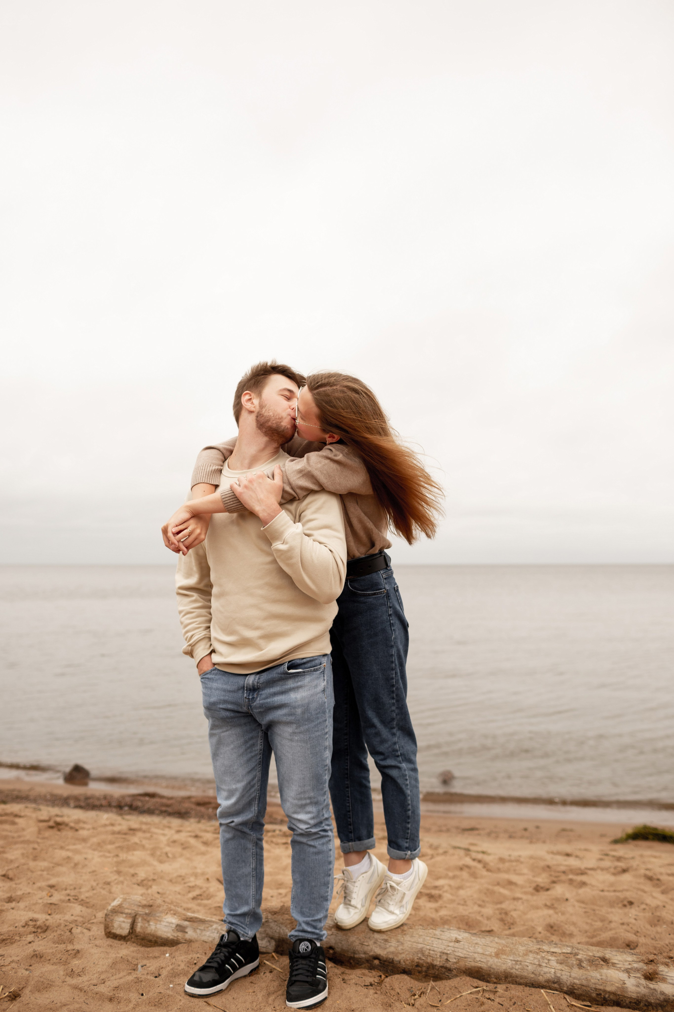 Семейная фотопрогулка на пляже. Свадебный фотограф Кирилл Белый