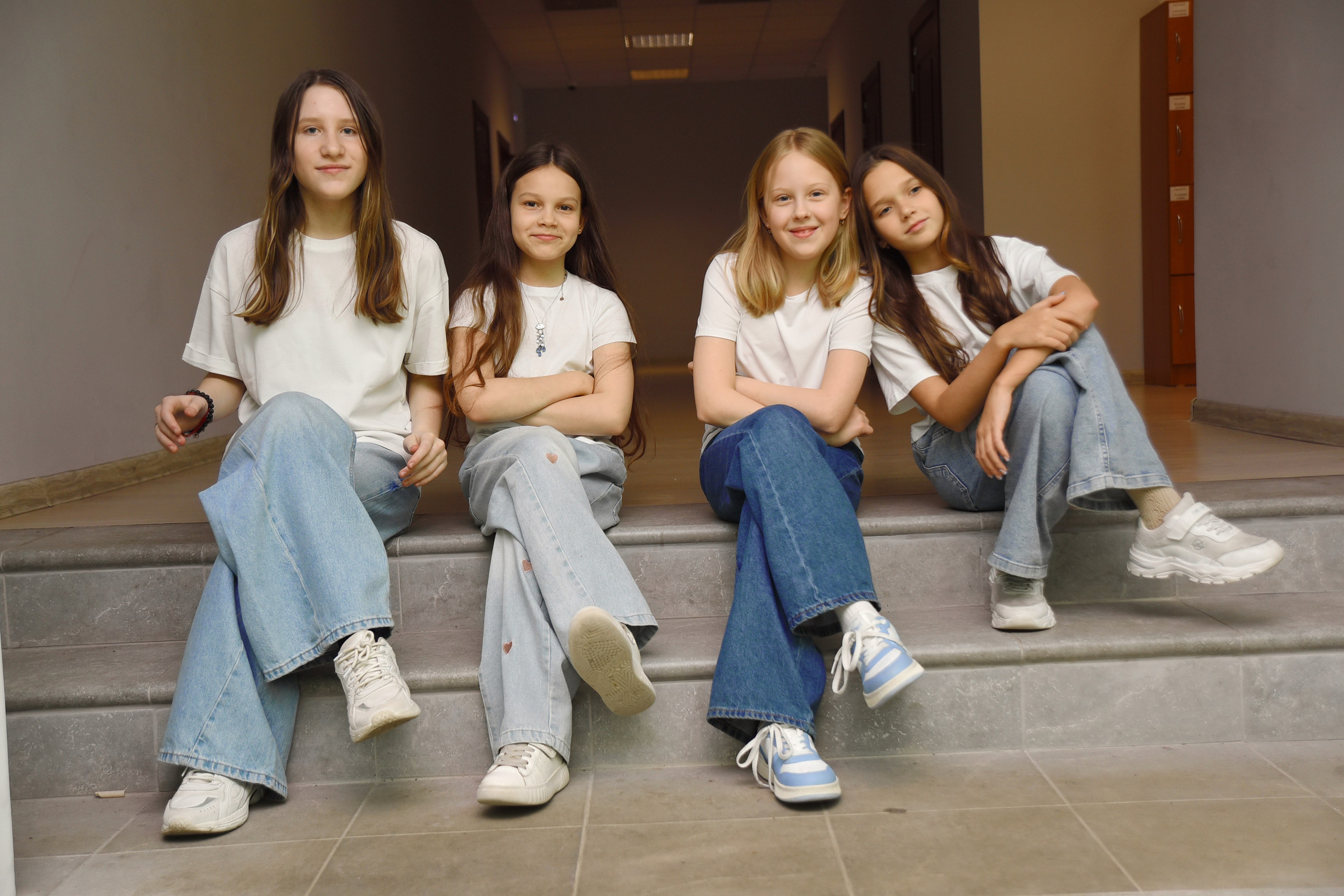 Фотоальбомы для средней и младшей школы. Стильные выпускные альбомы, детские фотосессии, сюжетные фотографии