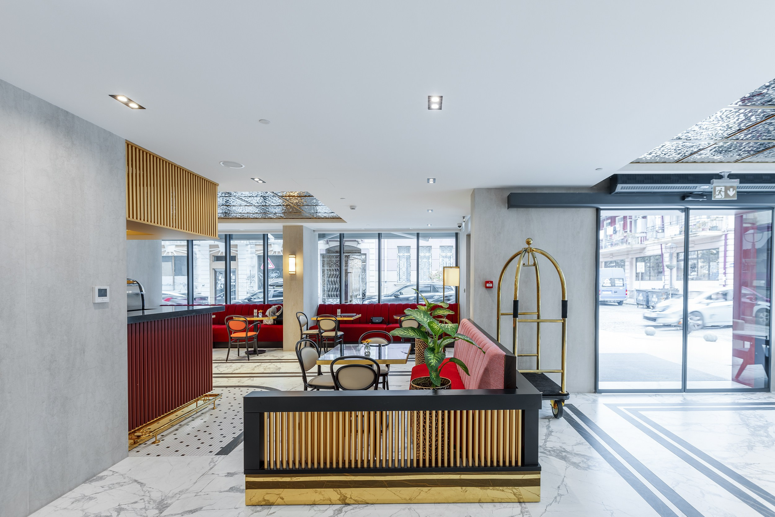 HOTEL PIAZZA EPIGRAPH (BATUMI). Режиссёр, клипмейкер, фотограф — Андрей Охота