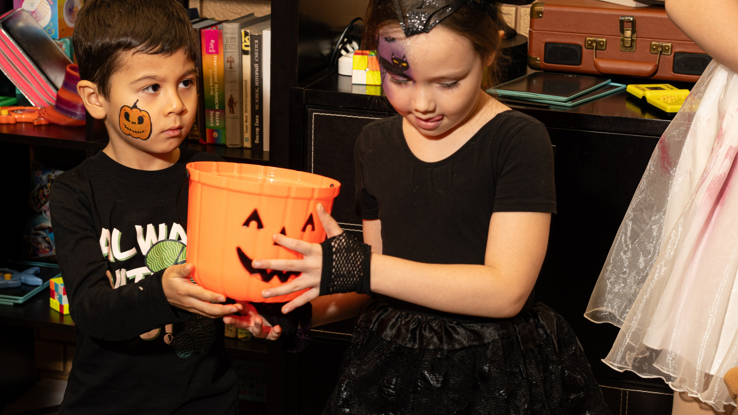 '25 Halloween at Kofebara. Stan Sidel’s Art