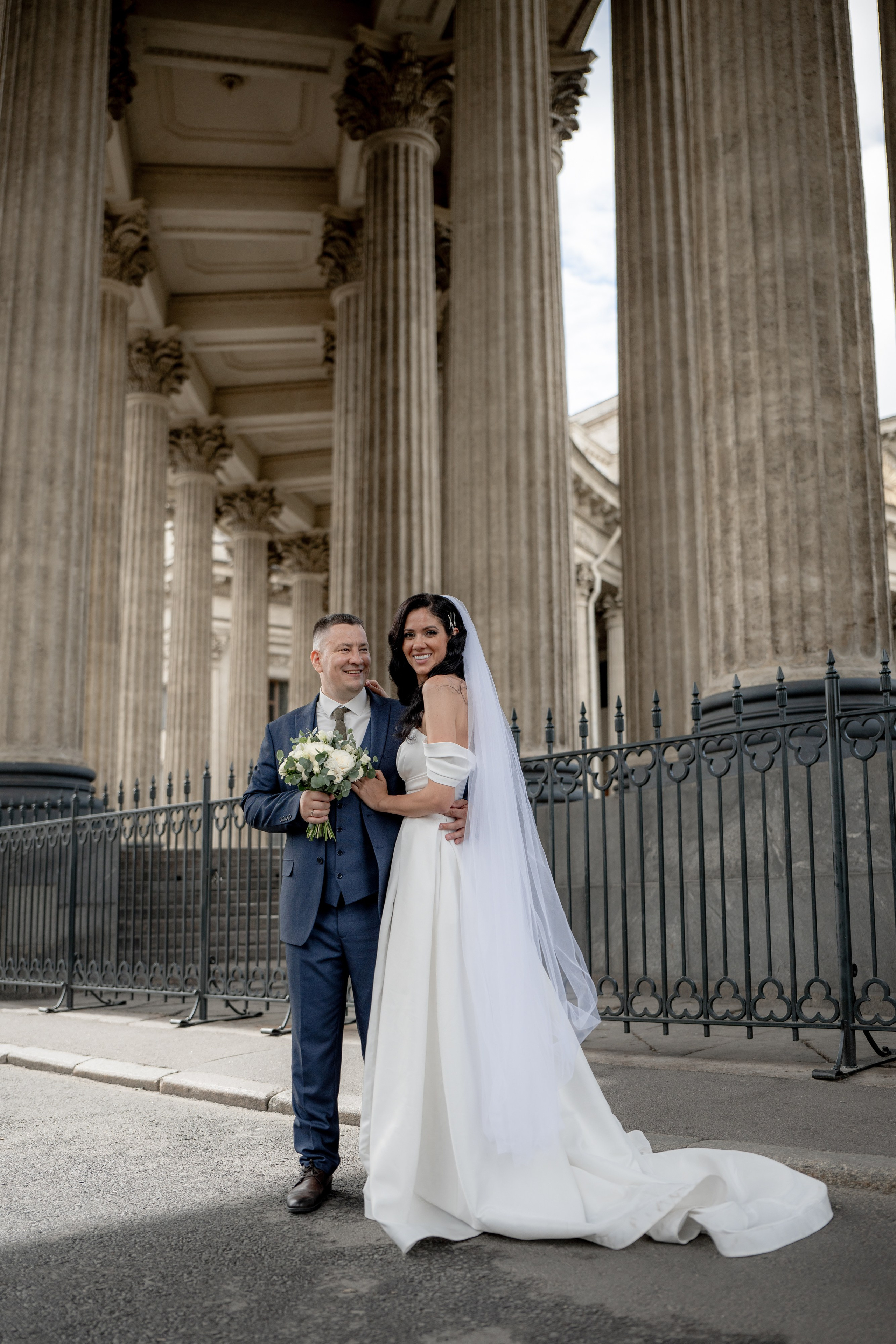 Красивые места для свадебной фотосессии летом в Санкт-Петербурге. Свадебный фотограф Александр Невский в Санкт-Петербурге