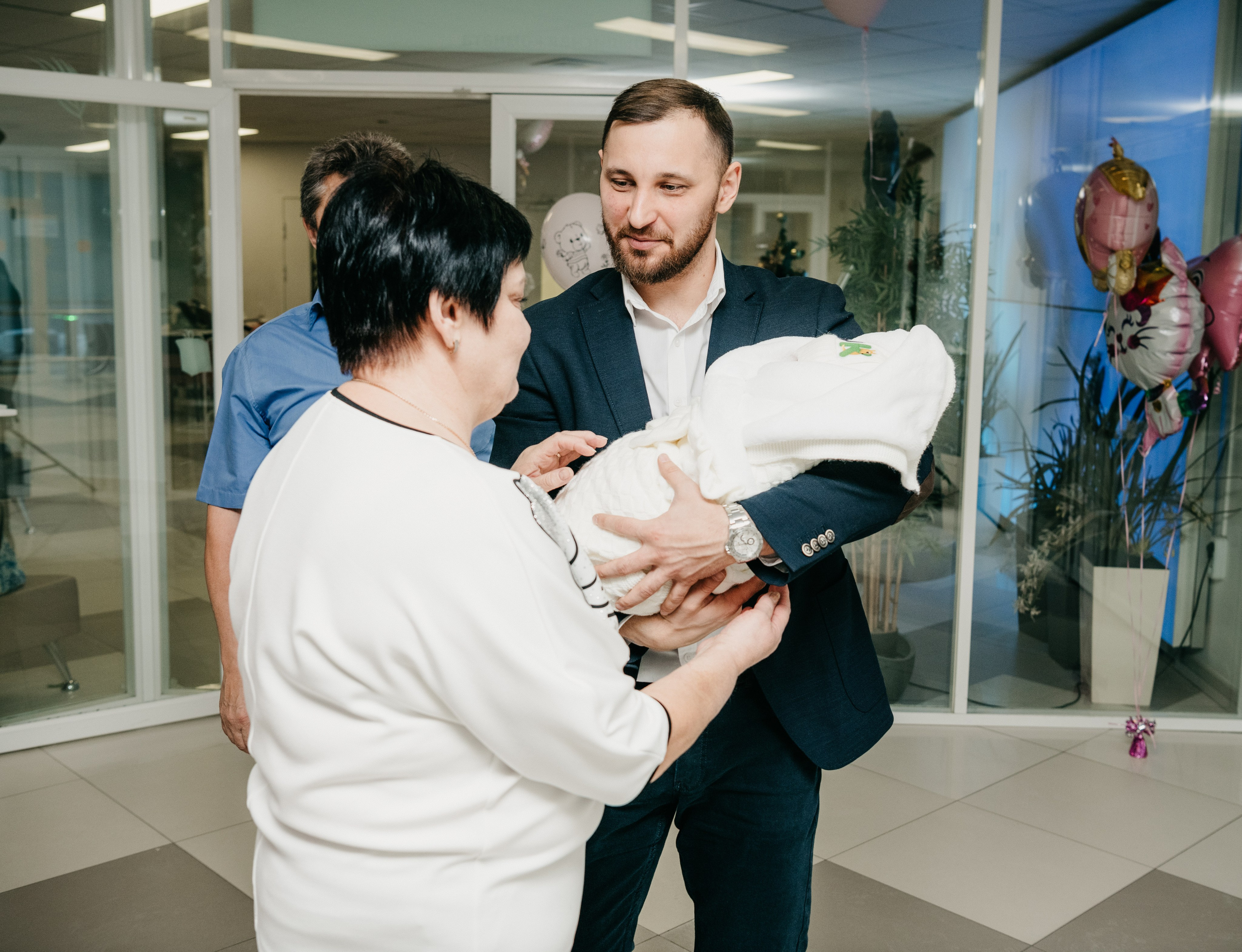 Выписка Авроры. НИИ КУЛАКОВА. Фотограф на выписку из роддома в Москве и МО