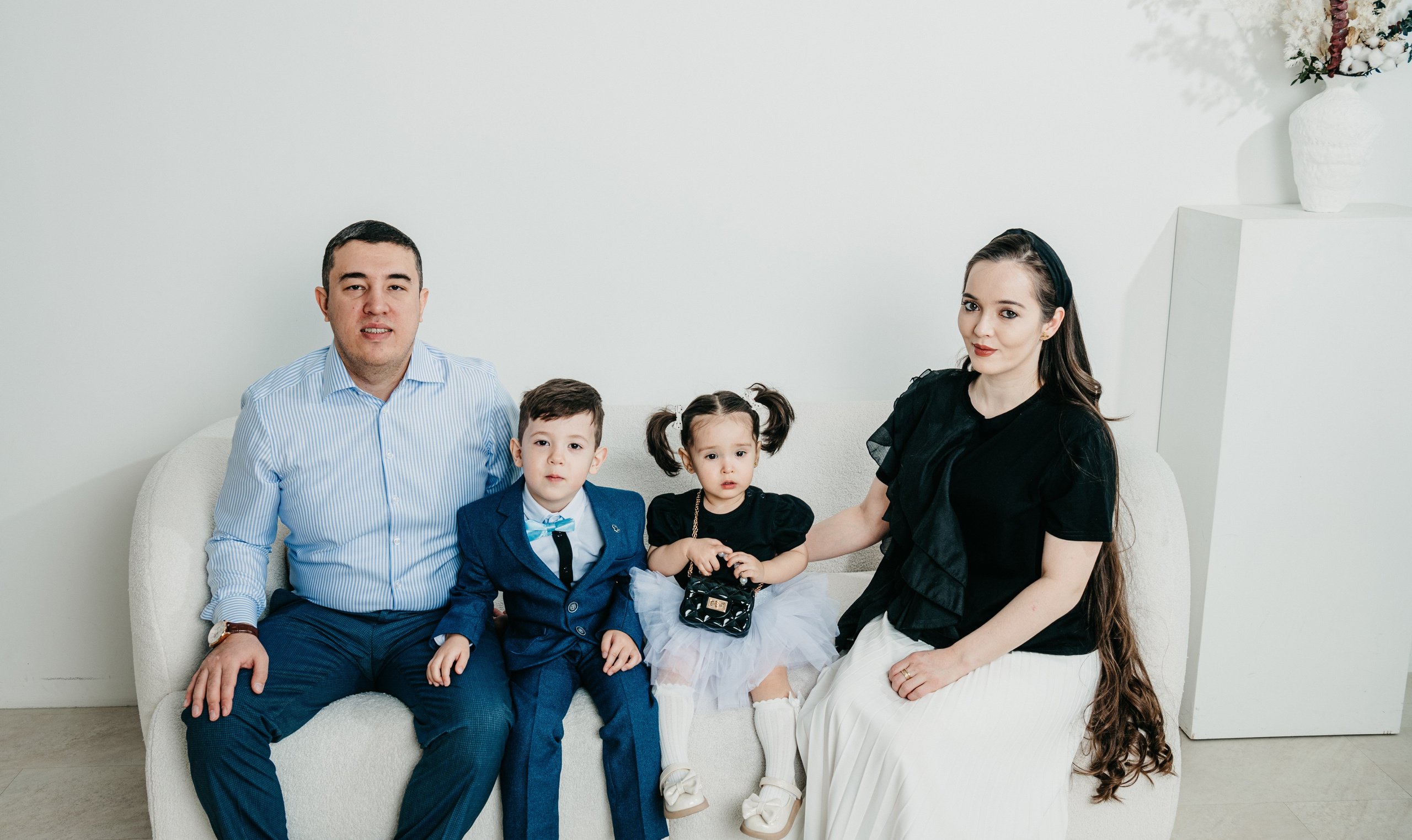 Майя с семьей. Фотограф на выписку из роддома в Москве и МО