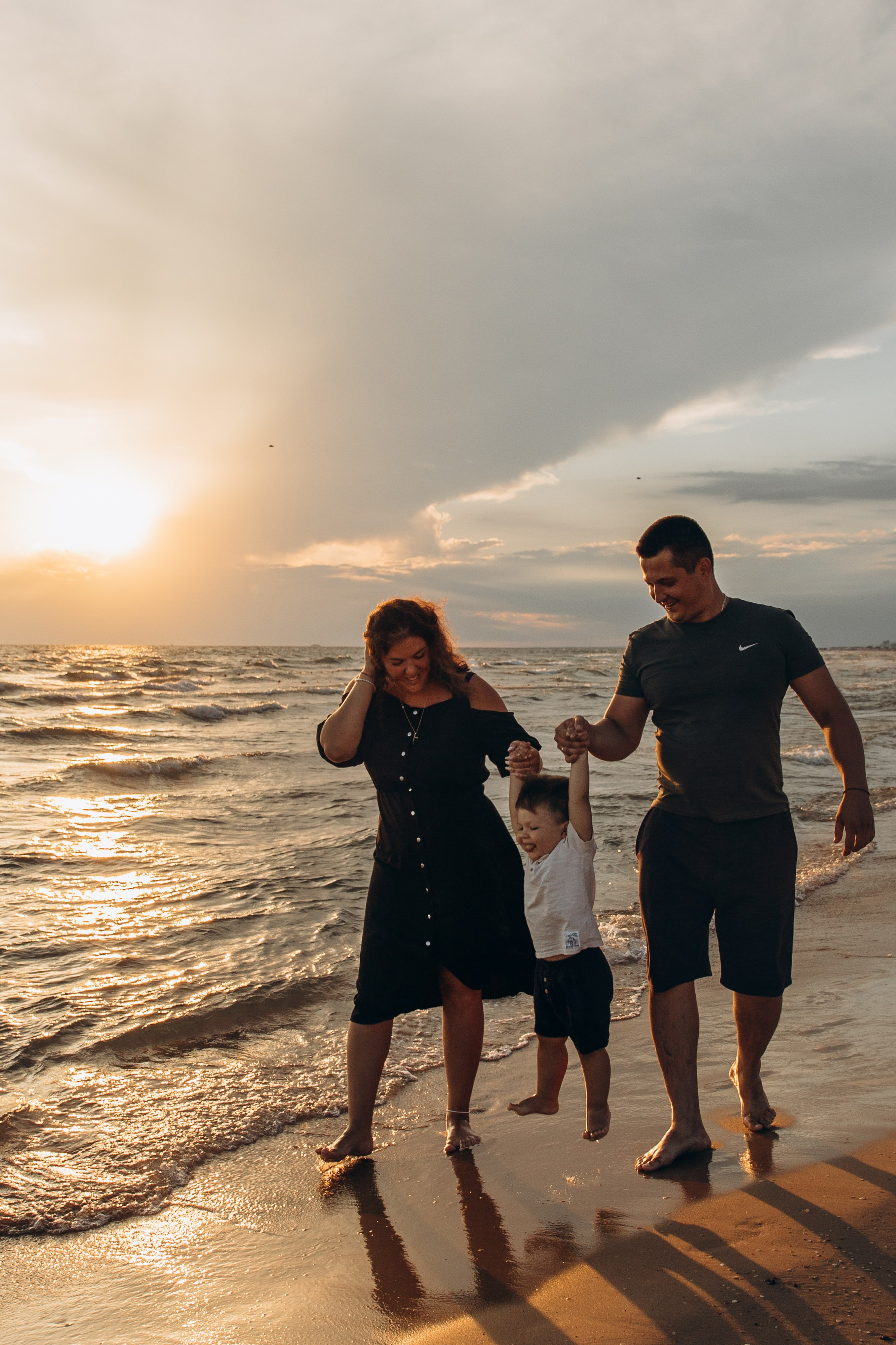 Михаил, Алена и Кирюша — встреча заката с любимыми. Семейный фотограф Новороссийск, Анапа, Геленджик — Юлия Давыдова