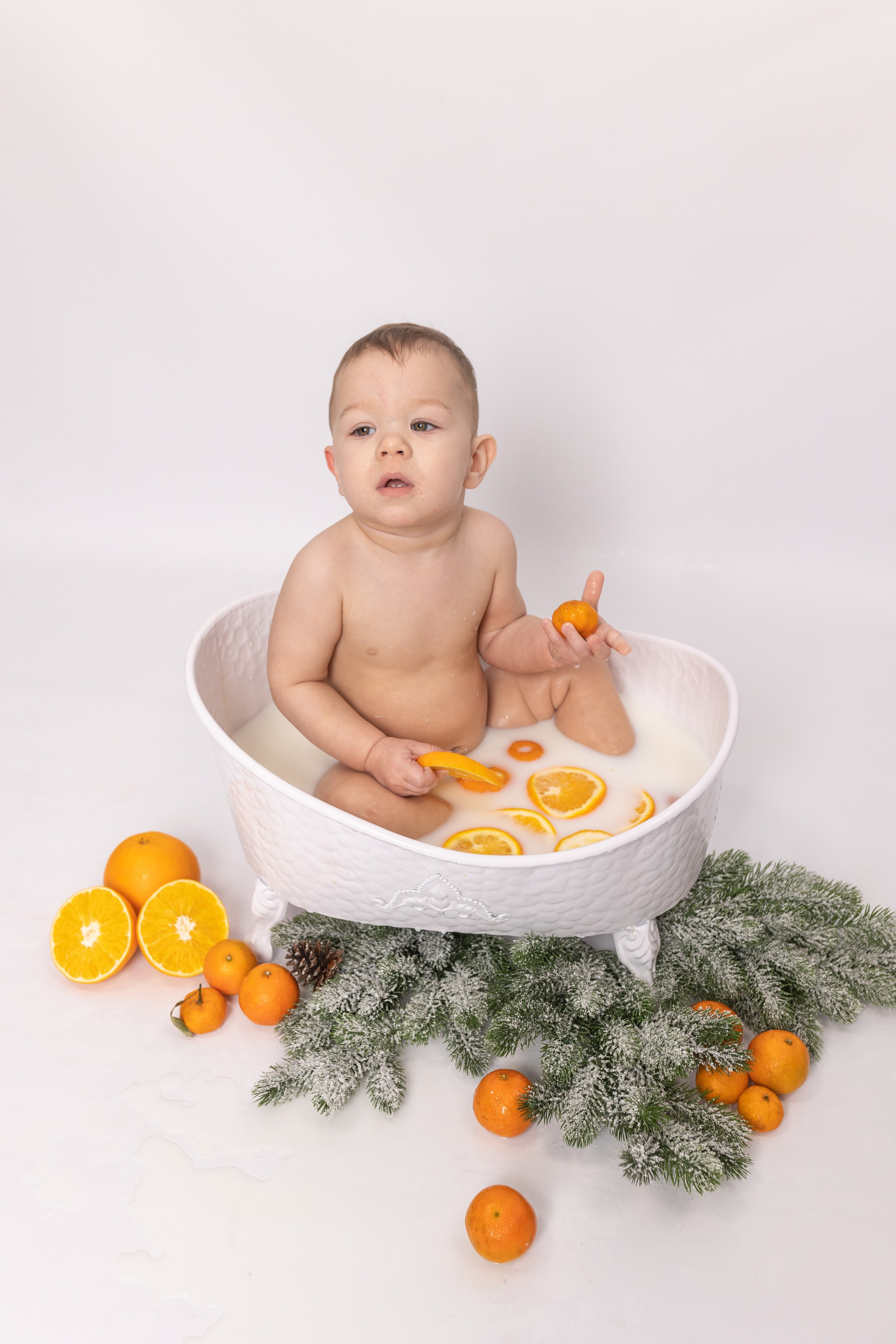 Молочные ванночки. Фотограф новорожденных. Детский и семейный фотограф Марьяна Юдина