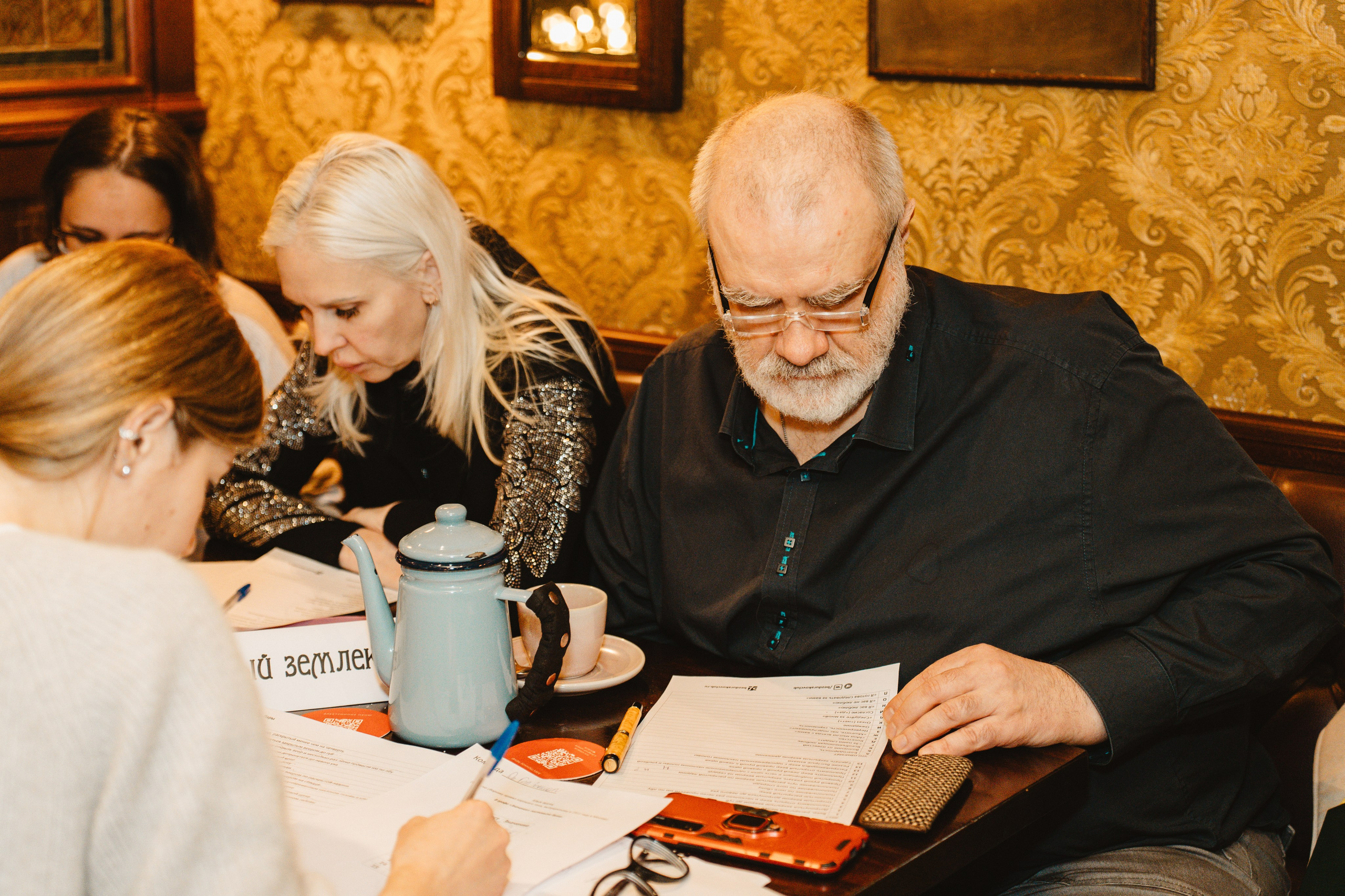 Intellectual games. Я занимаюсь событийной, свадебной, товарной, студийной… фотографией