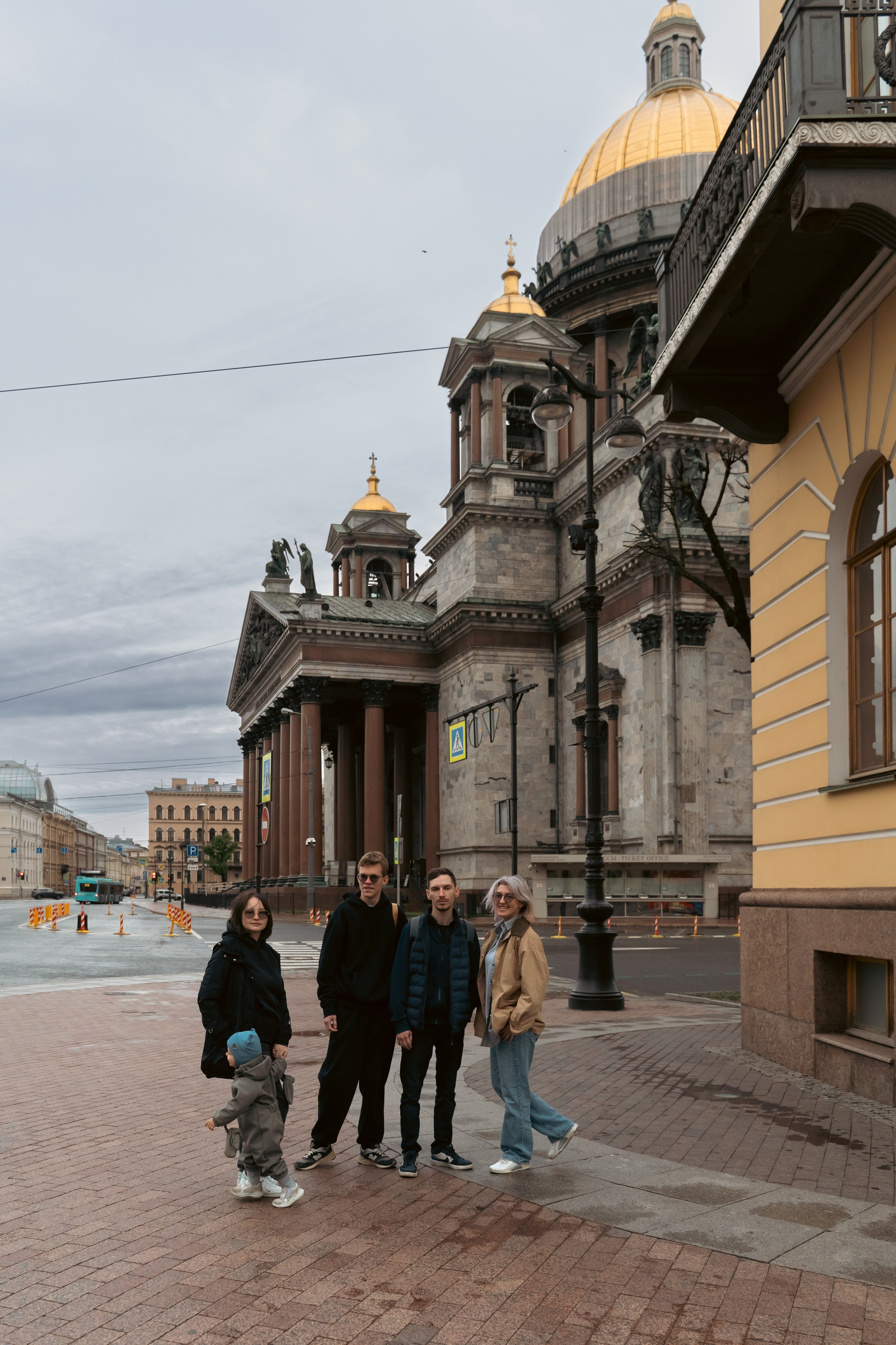 Таня и её семья 🤍 Она улыбнулась, и мне показалось, что весь мир стал светлее. — Эрих Мария Ремарк. Лайфстайл фотограф в Санкт-Петербурге — Наташа Шмидт