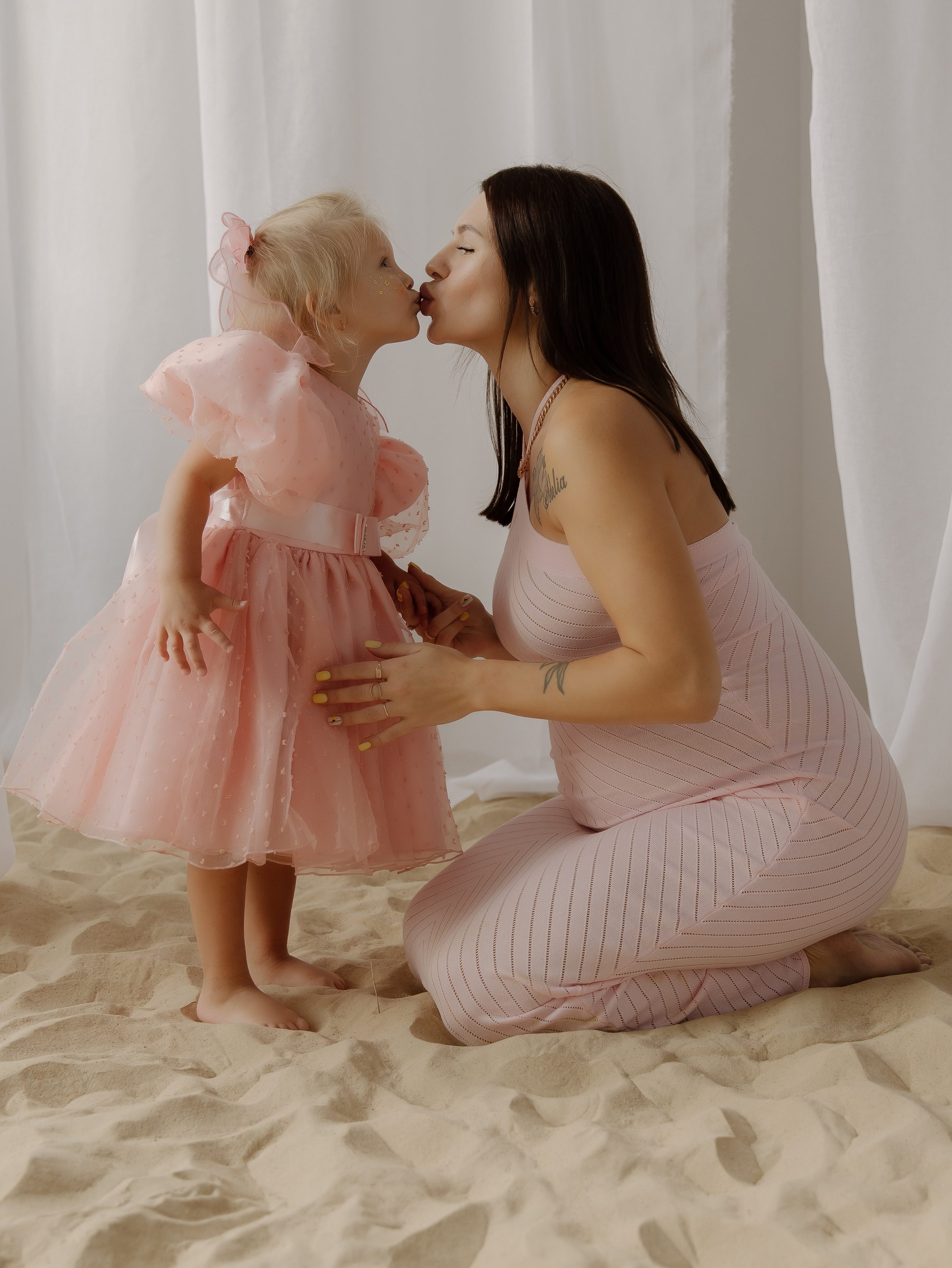 Семейная фотосессия в студии. СВАДЕБНЫЙ ФОТОГРАФ ЧЕЛЯБИНСК