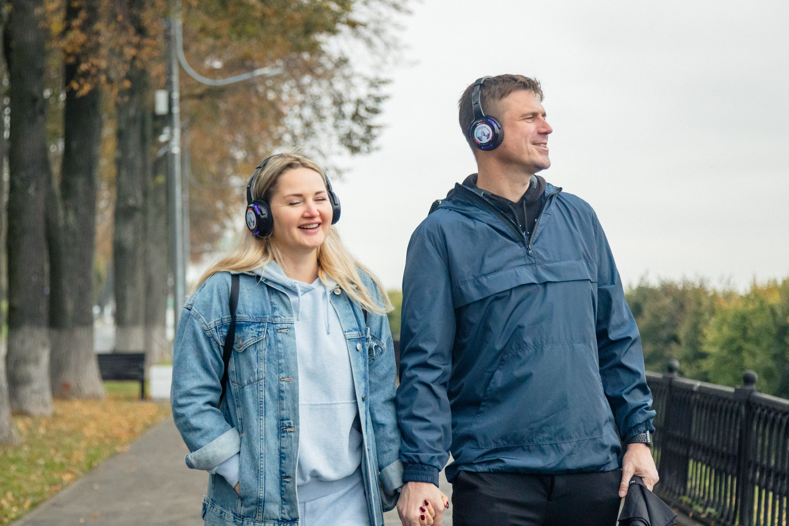 Экскурсия. На каждом снимке всегда два человека: фотограф и зритель