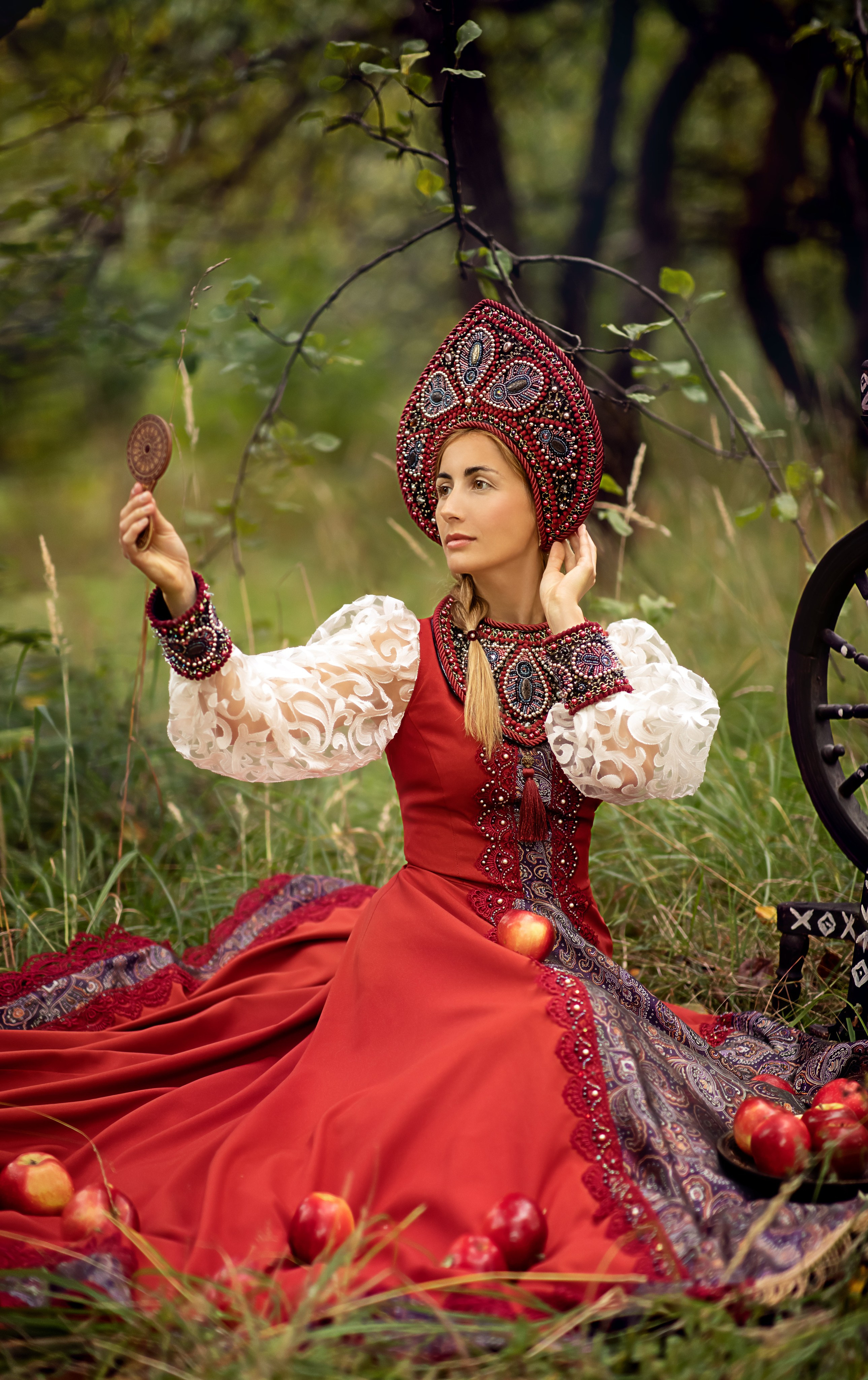 A13. Дизайнер костюмов и украшений, фотограф