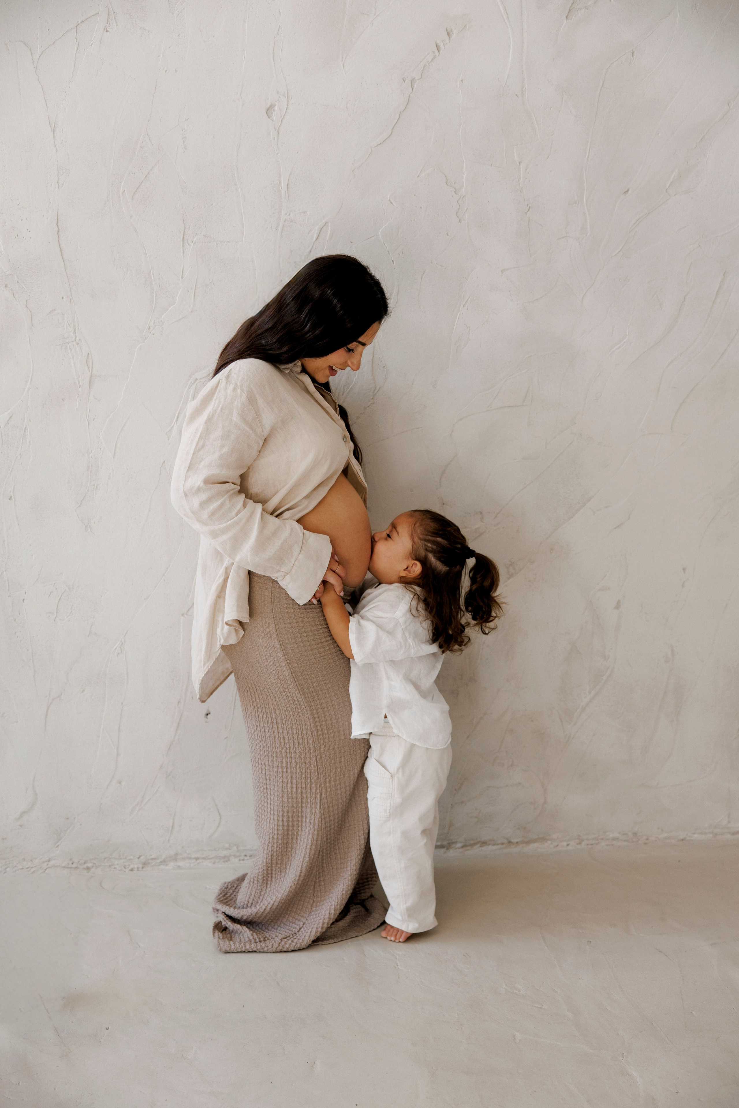 Pregnancy photoshoot inside the Grey Studio. Главная