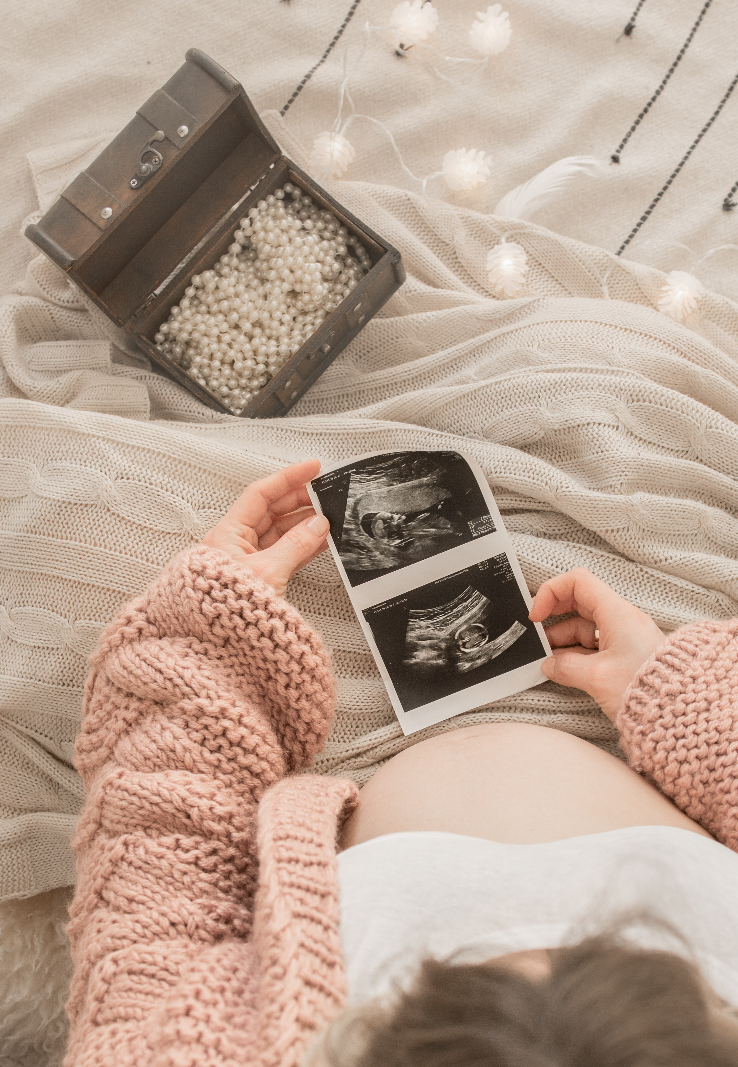 Нежная фотосессия беременности в студии с декором. Фотосессия беременности — Крылова Натали — Москва