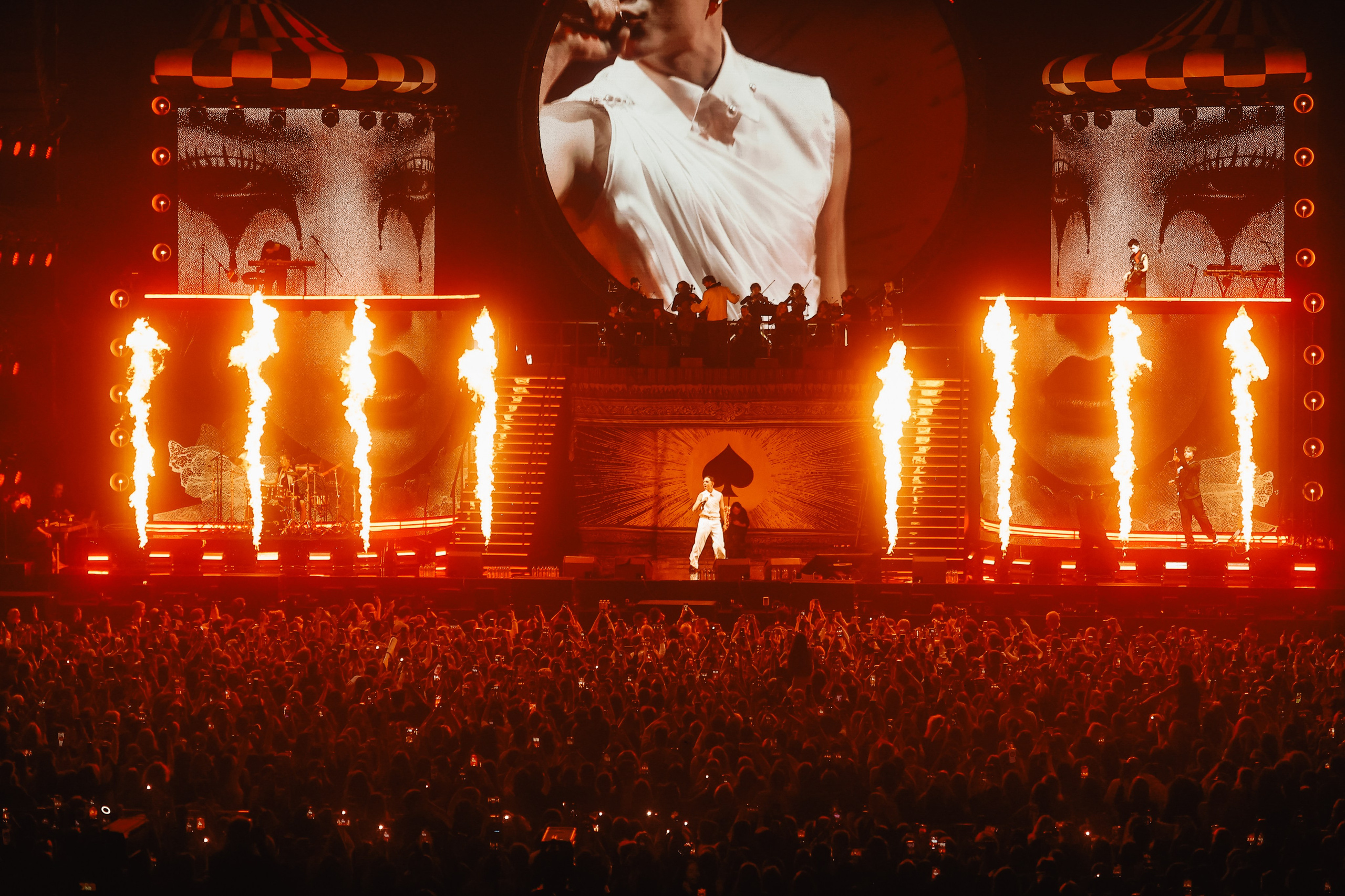 ВАНЯ ДМИТРИЕНКО