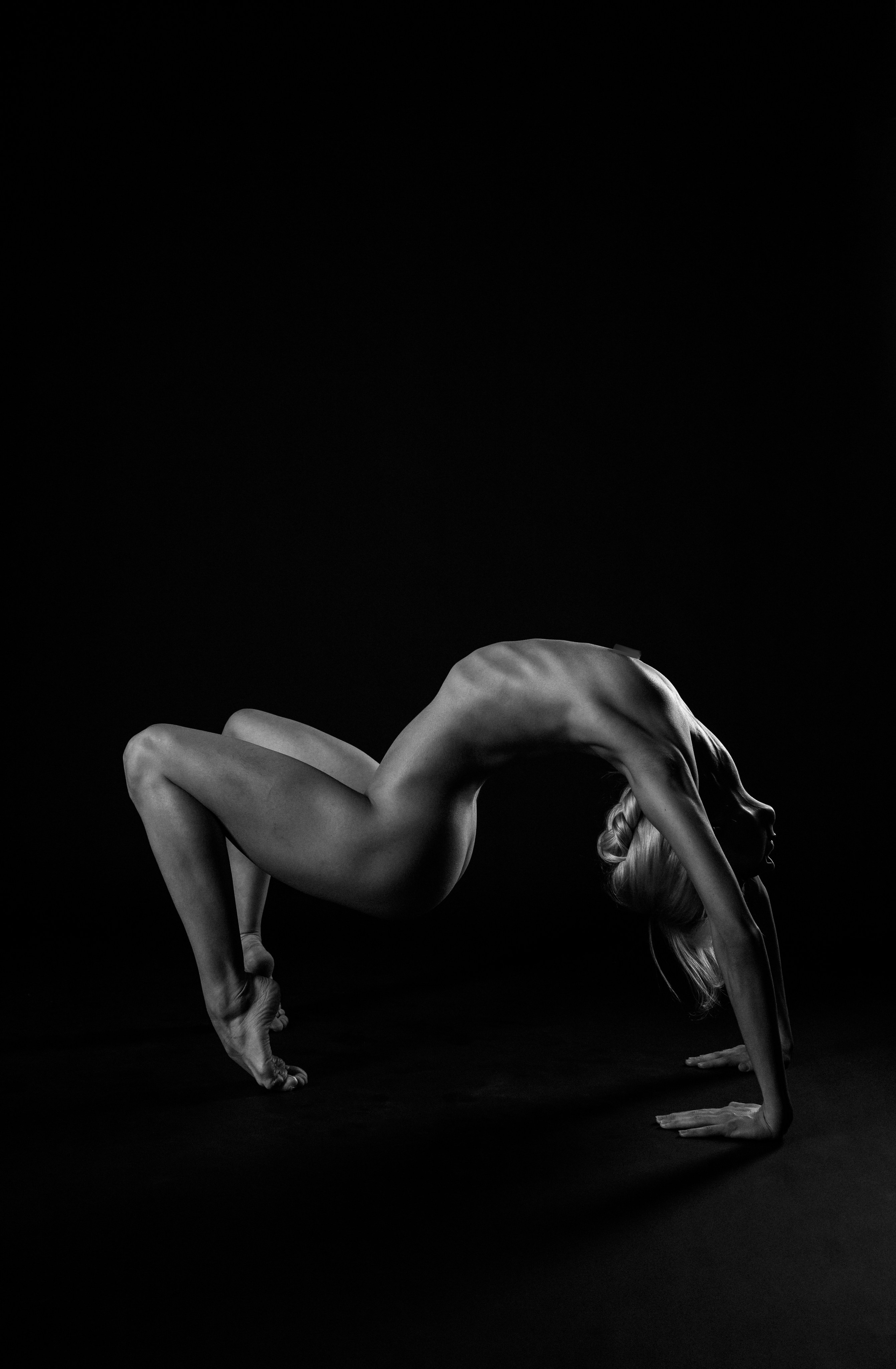 Низкий ключ балерина 18+. Фотограф в Краснодаре Лагунов Владимир