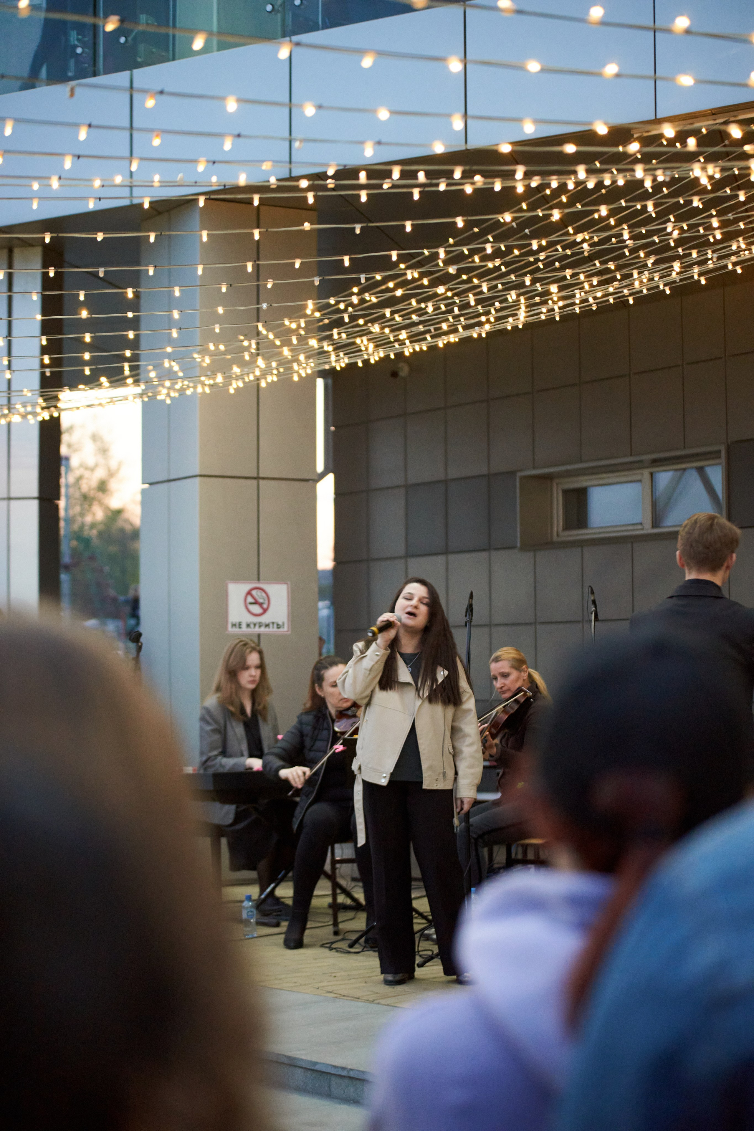 Репортаж: Музыкальная школа Виртуозы в Ночь музеев у планетария. Репортажный и женский фотограф в Новосибирске
