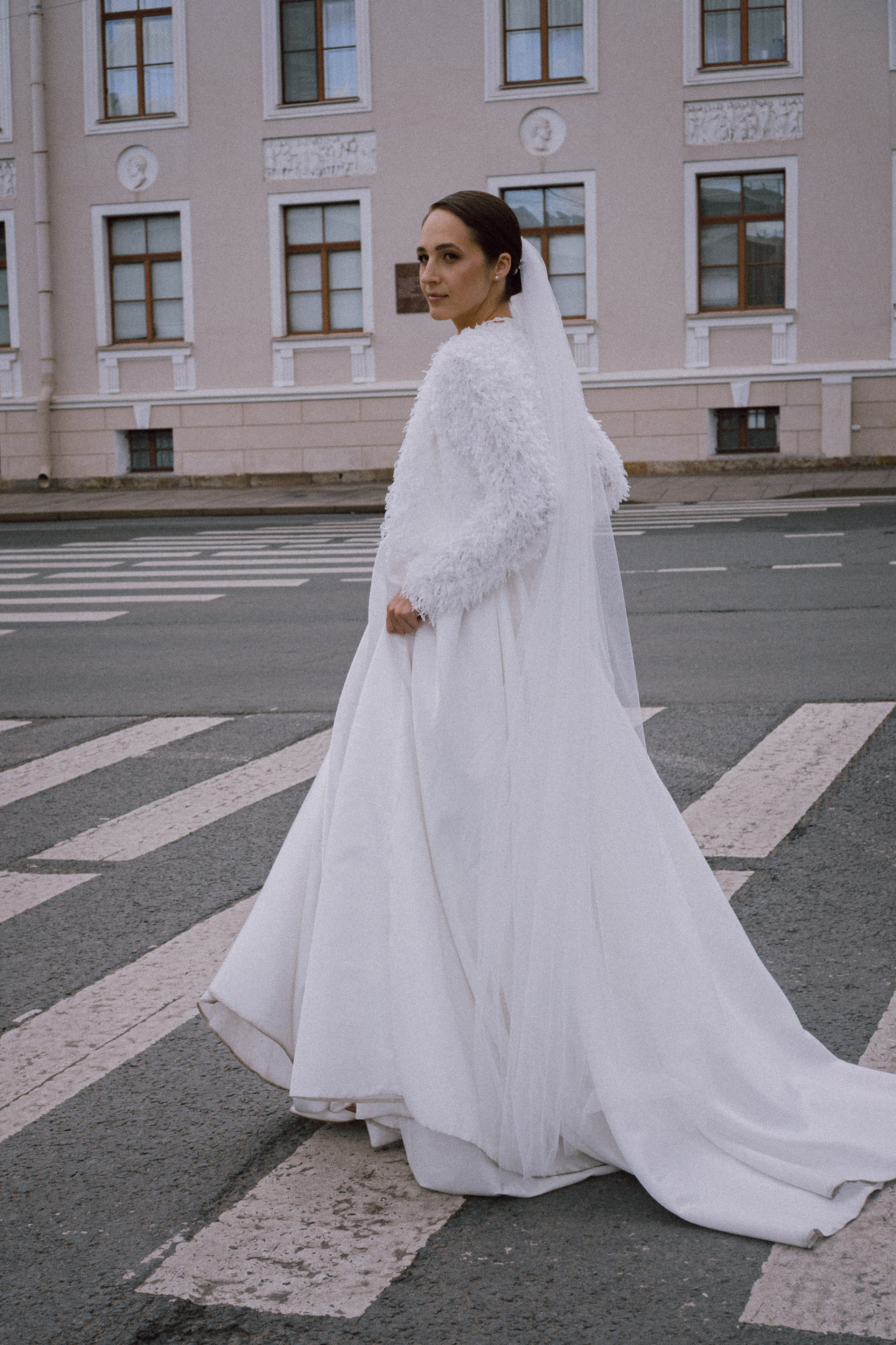 СВАДЕБНАЯ ПРОГУЛКА В САНТК-ПЕТЕРБУРГЕ (ИСАКИЕВСКИЙ СОБОР, ЗИМНЯЯ КАНАВКА, ЭРМИТАЖ И БОЛЬШАЯ МОРСКАЯ УЛИЦА). Профессиональный фотограф, Санкт-Петербург — Виктория Богомолова