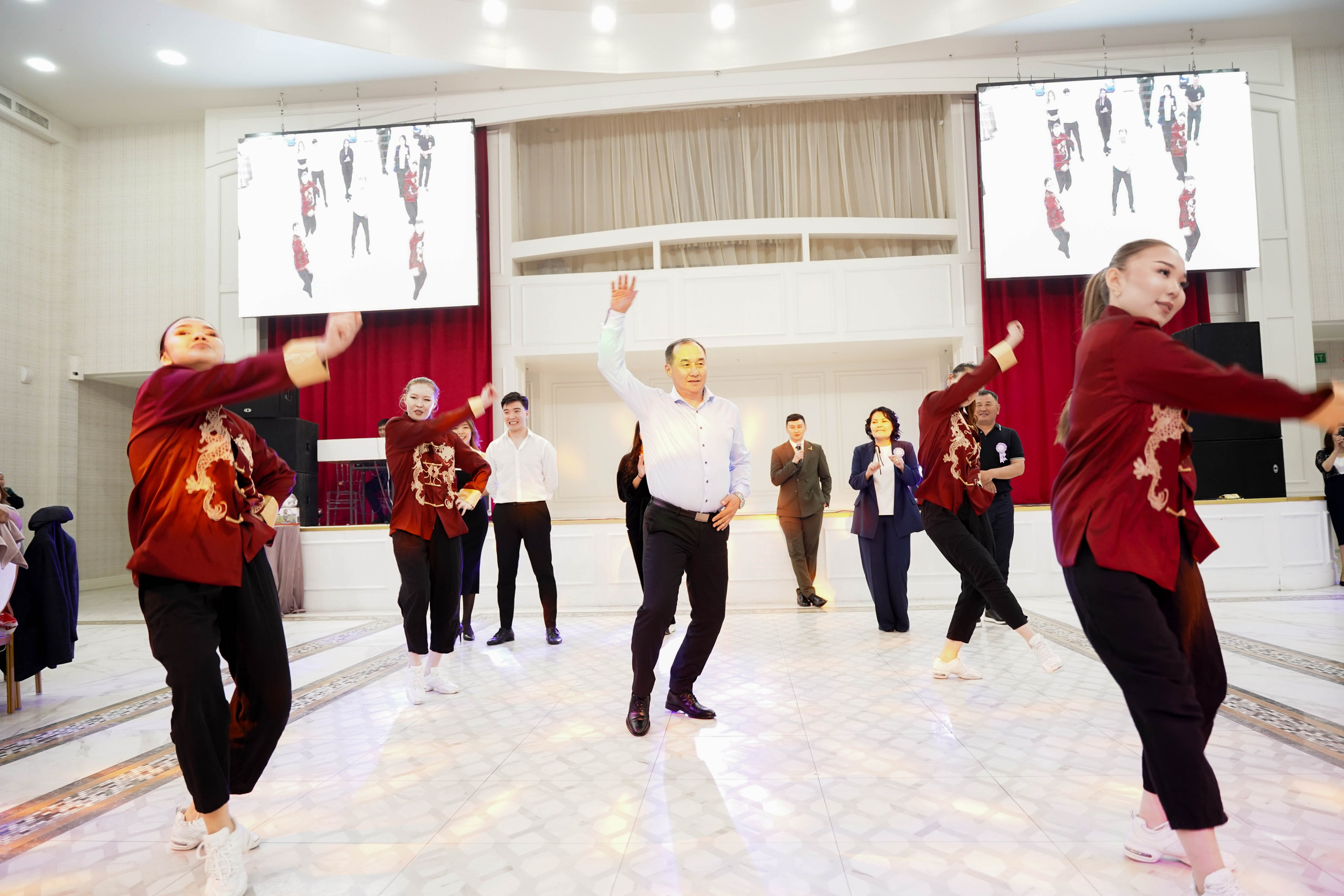 Dana uzatu. Фотограф Ернар Ержанов