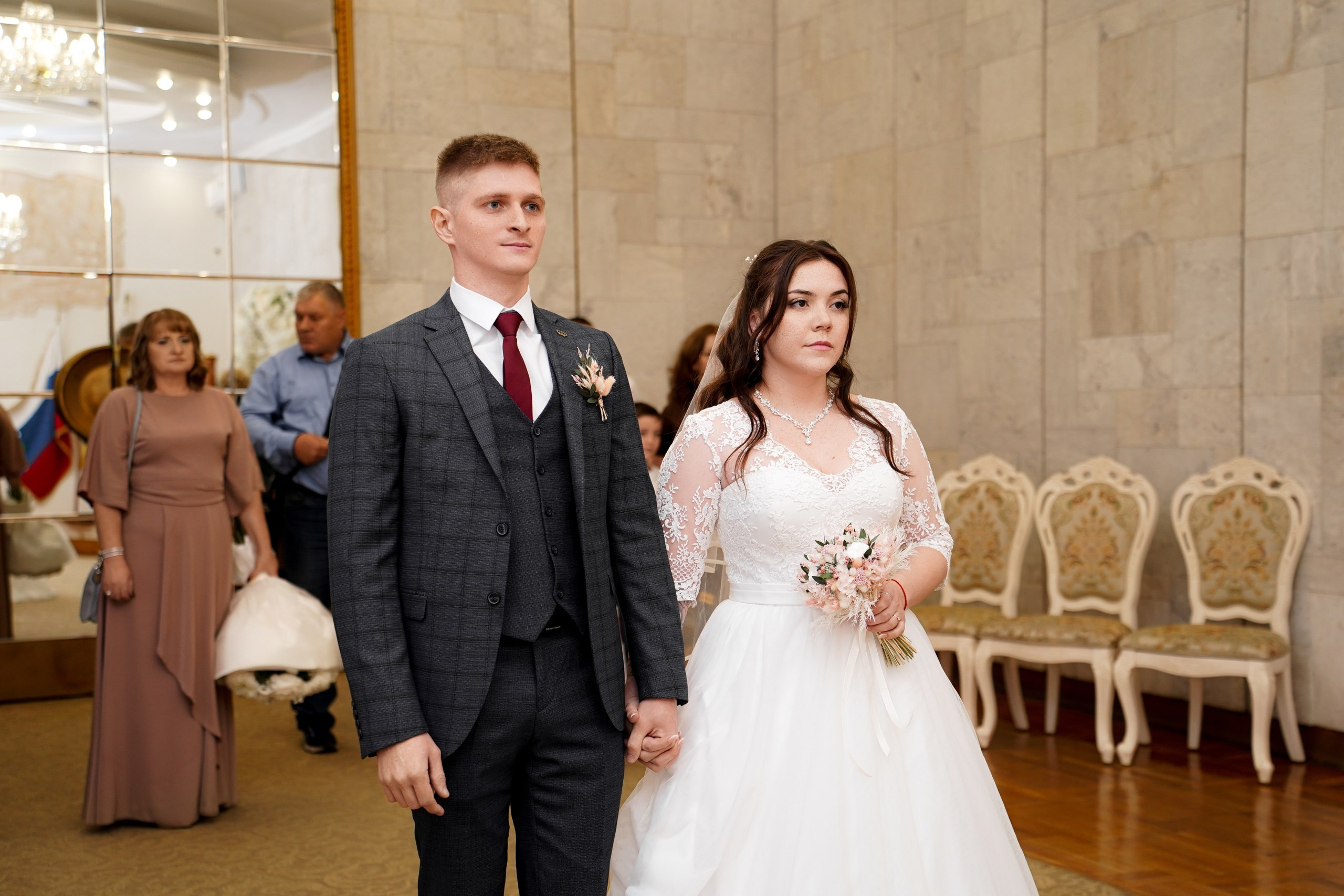 Свадебная фотосессия в Кировском ЗАГСе в Ростове-на-Дону. Фотограф Алёна Чёботова. Свадебный фотограф в Ростове-на-Дону. Таинство Крещения и Венчания, семейные фотосессии. Алёна Чёботова