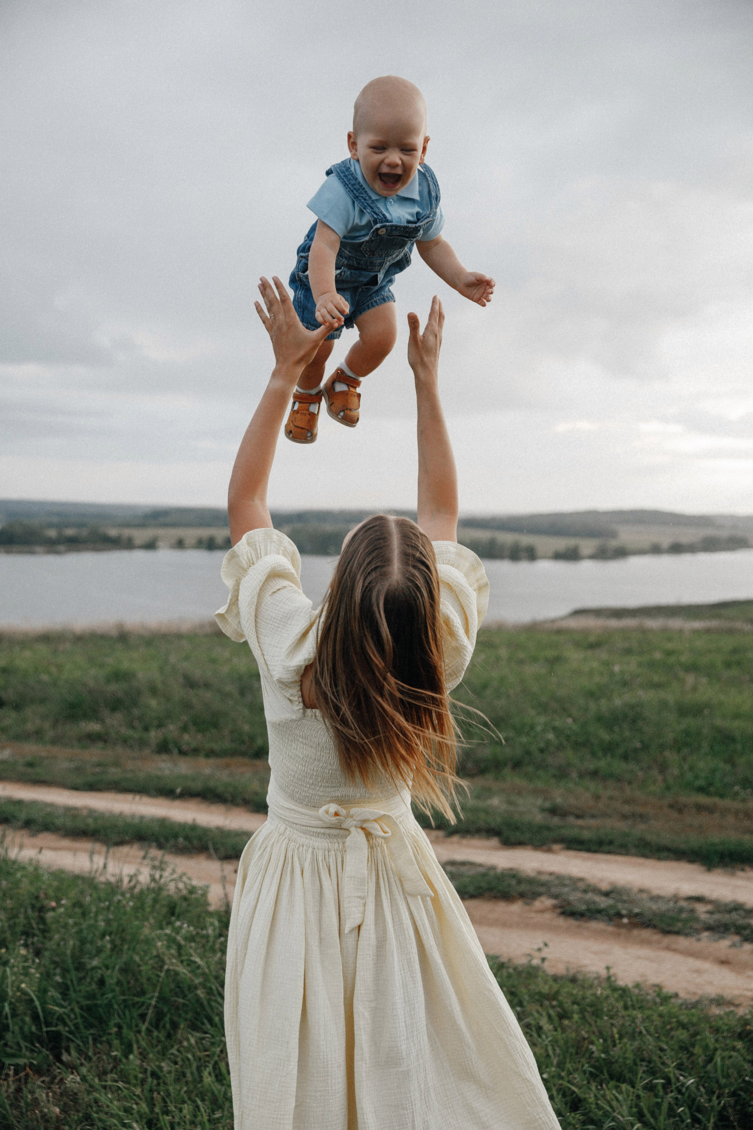 Семейная фотосессия в поле. Фотограф во Владимире Татьяна Бабикова