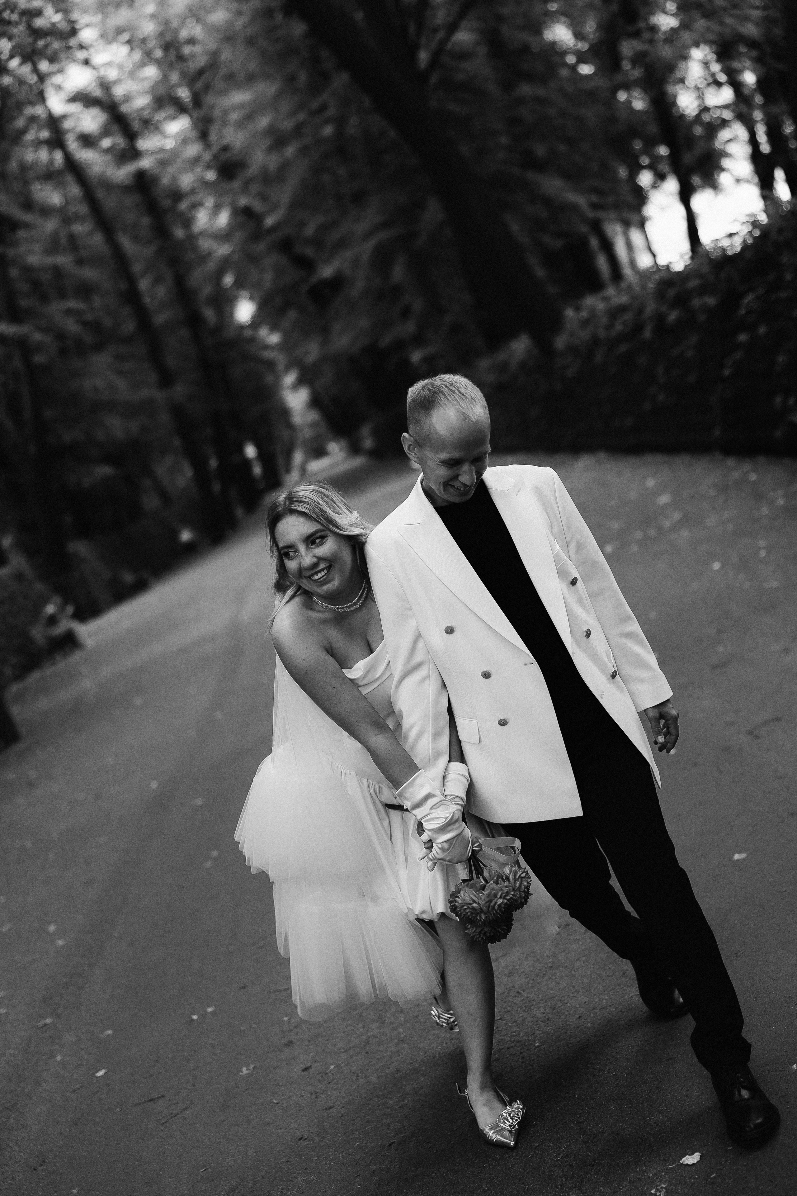 Когда я впервые увидел тебя, этот смех, ты мне напомнила по-моему сразу всех. Свадебный фотограф в Санкт-Петербурге Баженова Алина