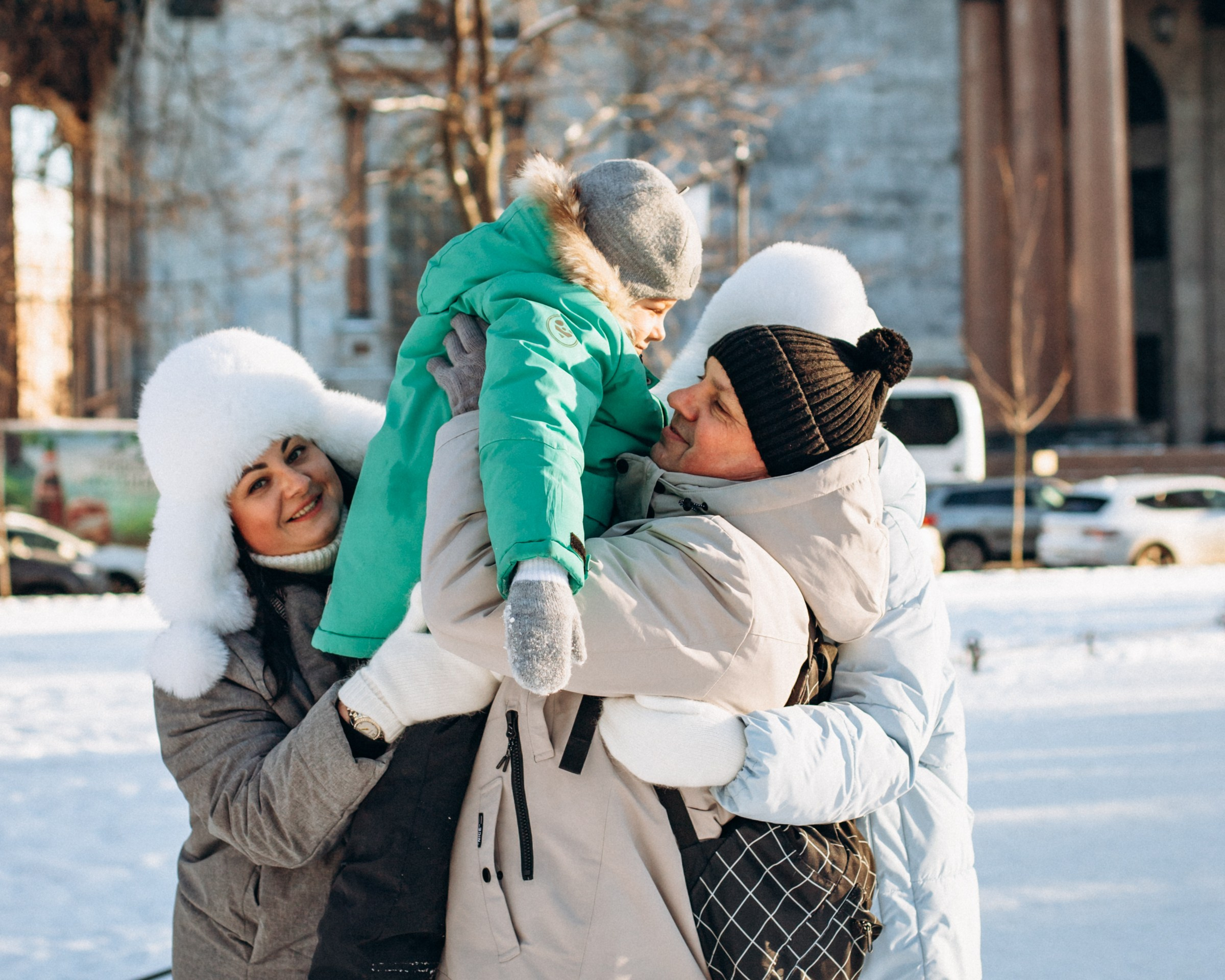Анна с семьей в феврале. Фотопрогулка в Петербурге. Индивидуальный и семейный фотограф в Санкт-Петербурге