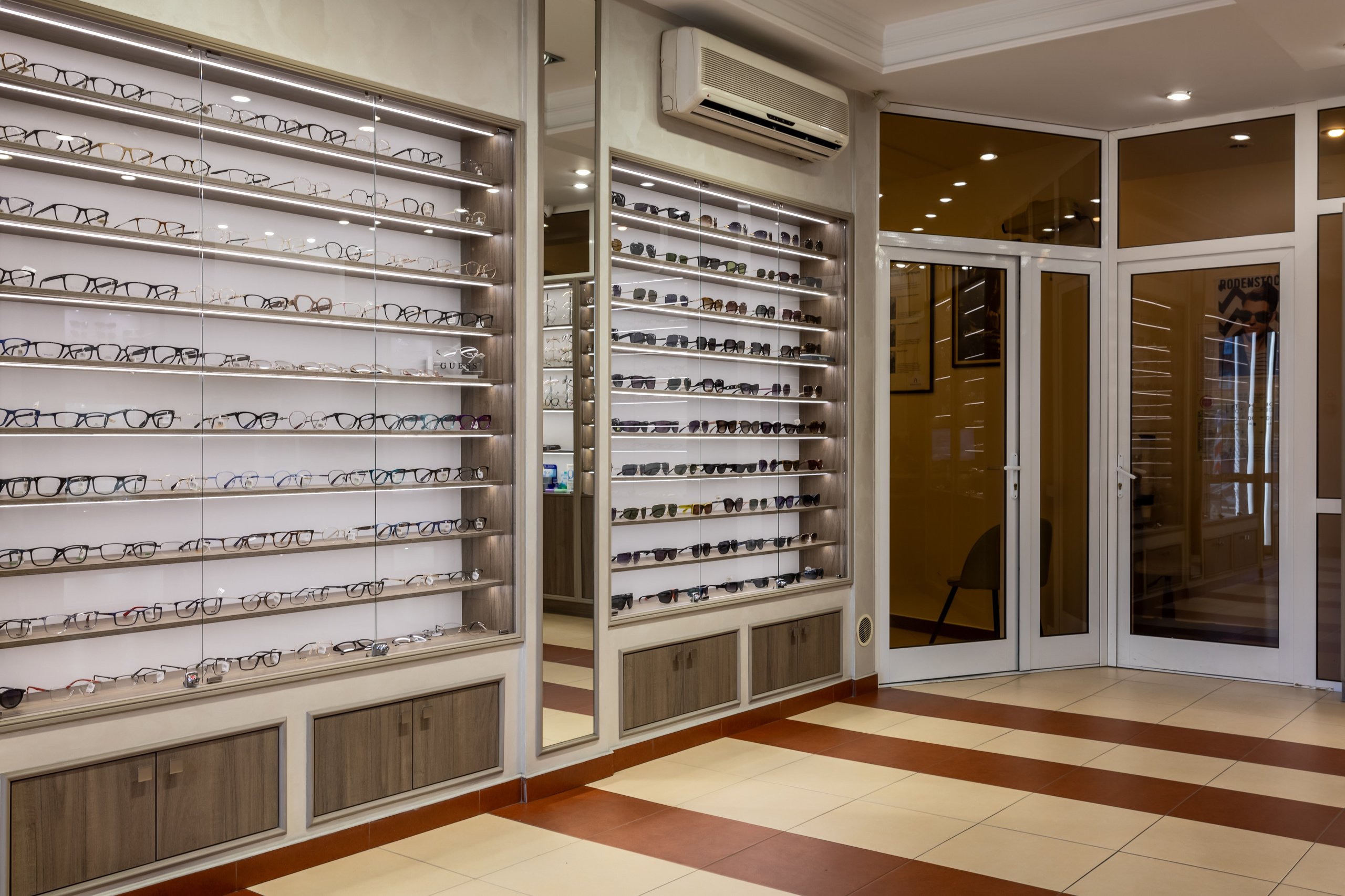 Фотосъемка салона оптики. Интерьерный, предметный и контент фотограф в Иркутске Наталья Карпова