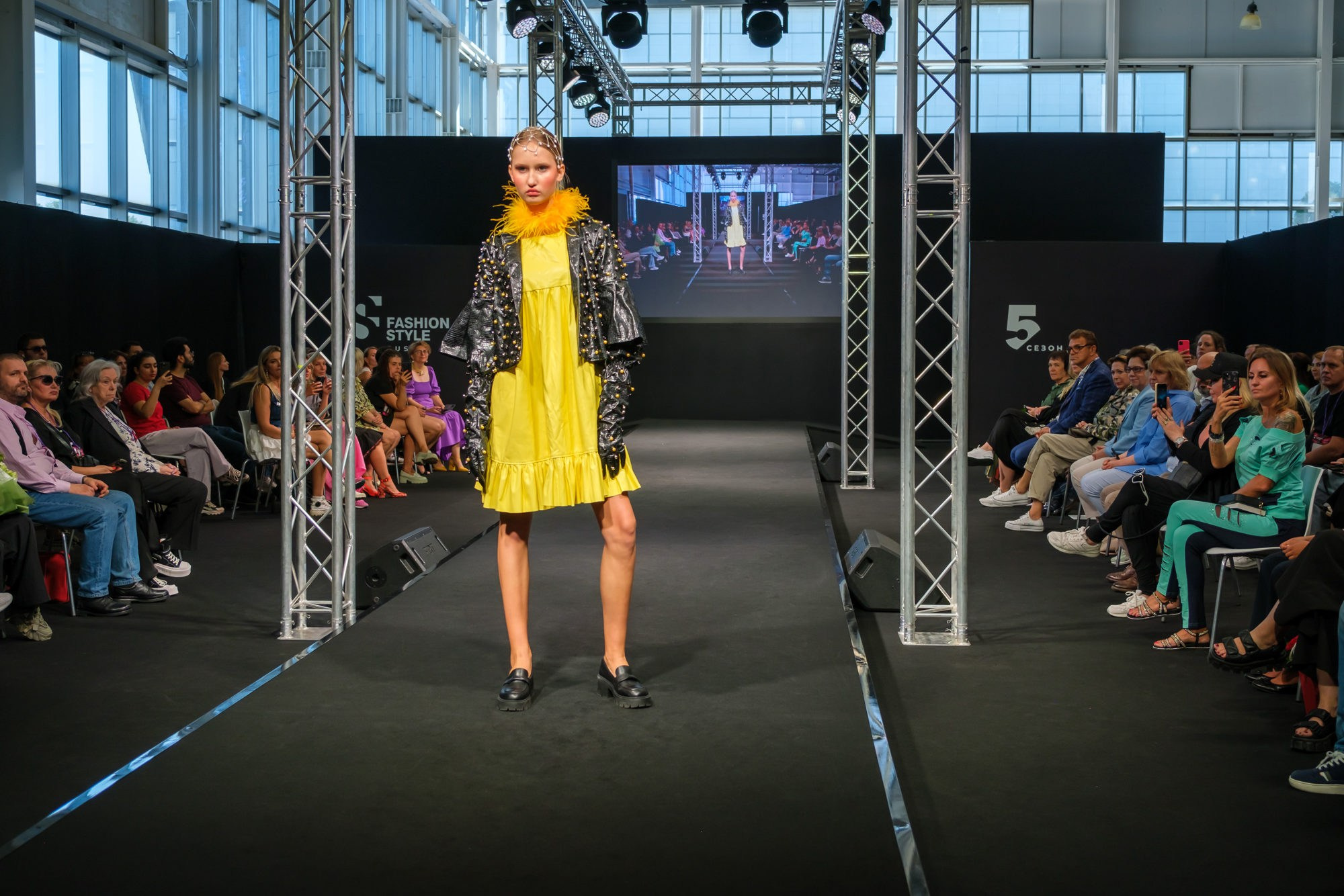 Показ детской одежды от GERA SKANDAL на выставке FASHION STYLE 2024. Модель 14-3