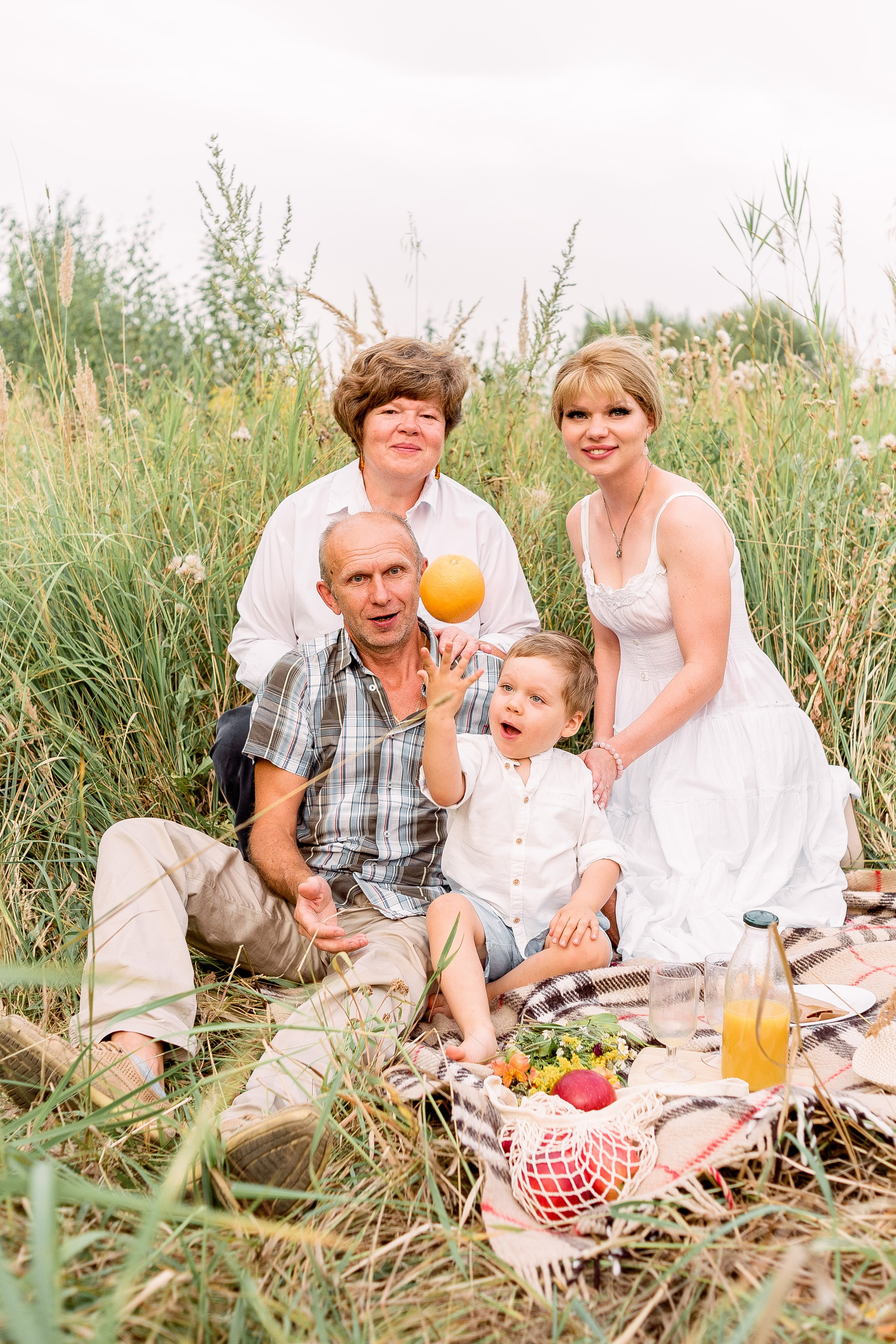 В поле. Фотограф Юлия Попова