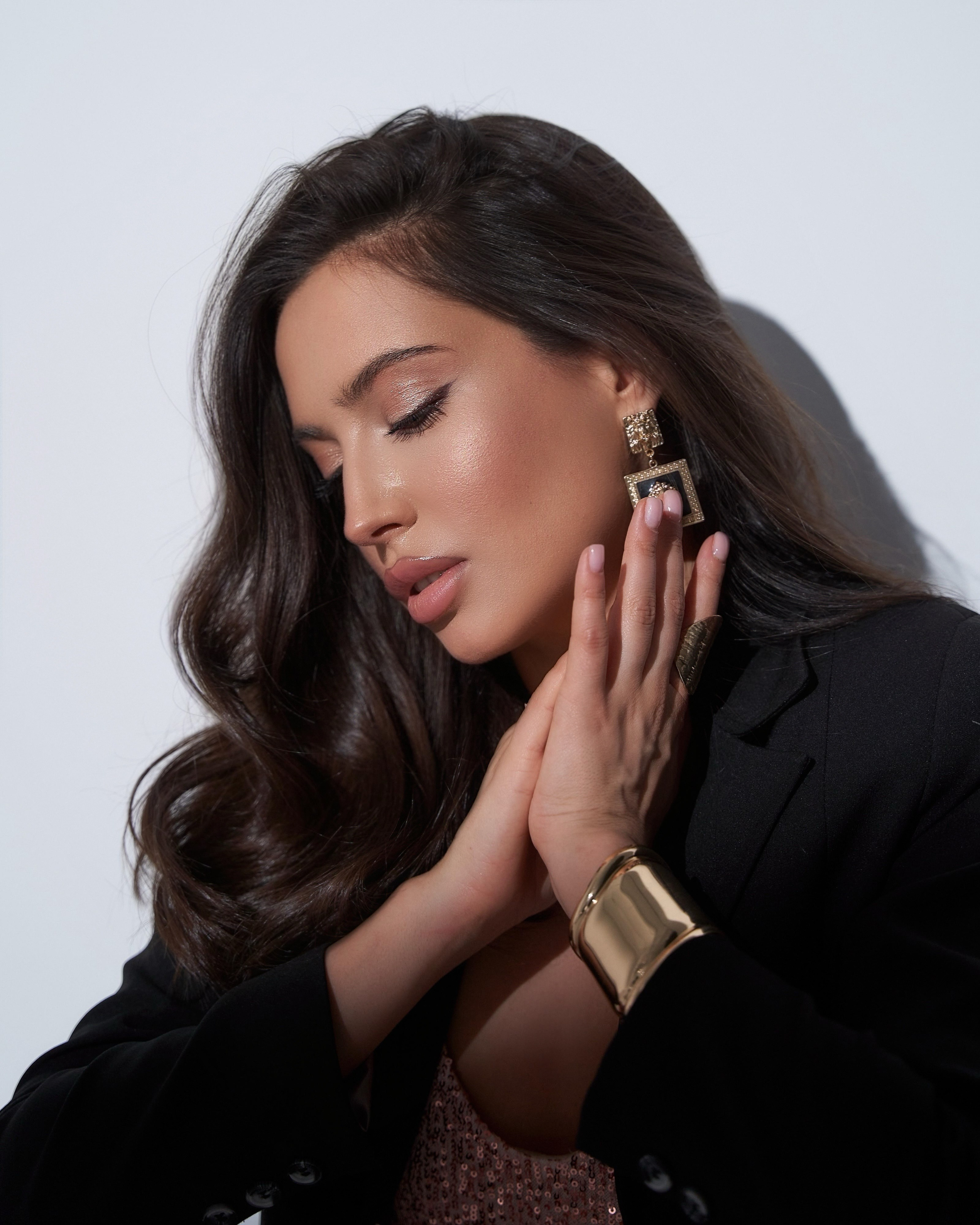 Анастасия, 40-42 р-р, 167 р-р. KED Production — продакшн из СПб. Создаём фото, видео и контент, который помогает брендам и селлерам продавать больше