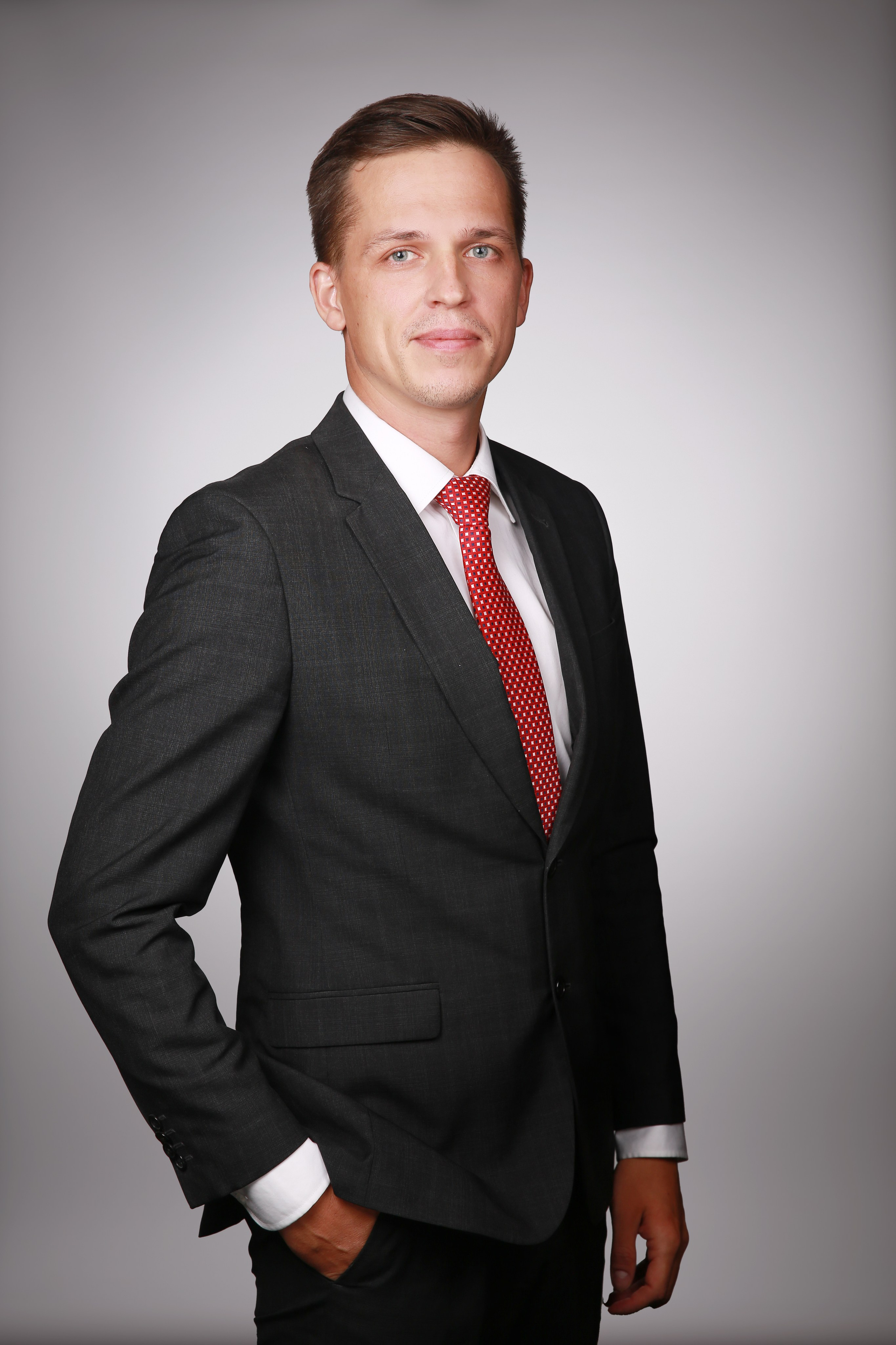 Бизнес-портрет в Москве — профессиональная фотосъёмка для вашего имиджа. Фотограф в Москве Владимир Осиченко — портреты, мероприятия, репортажи