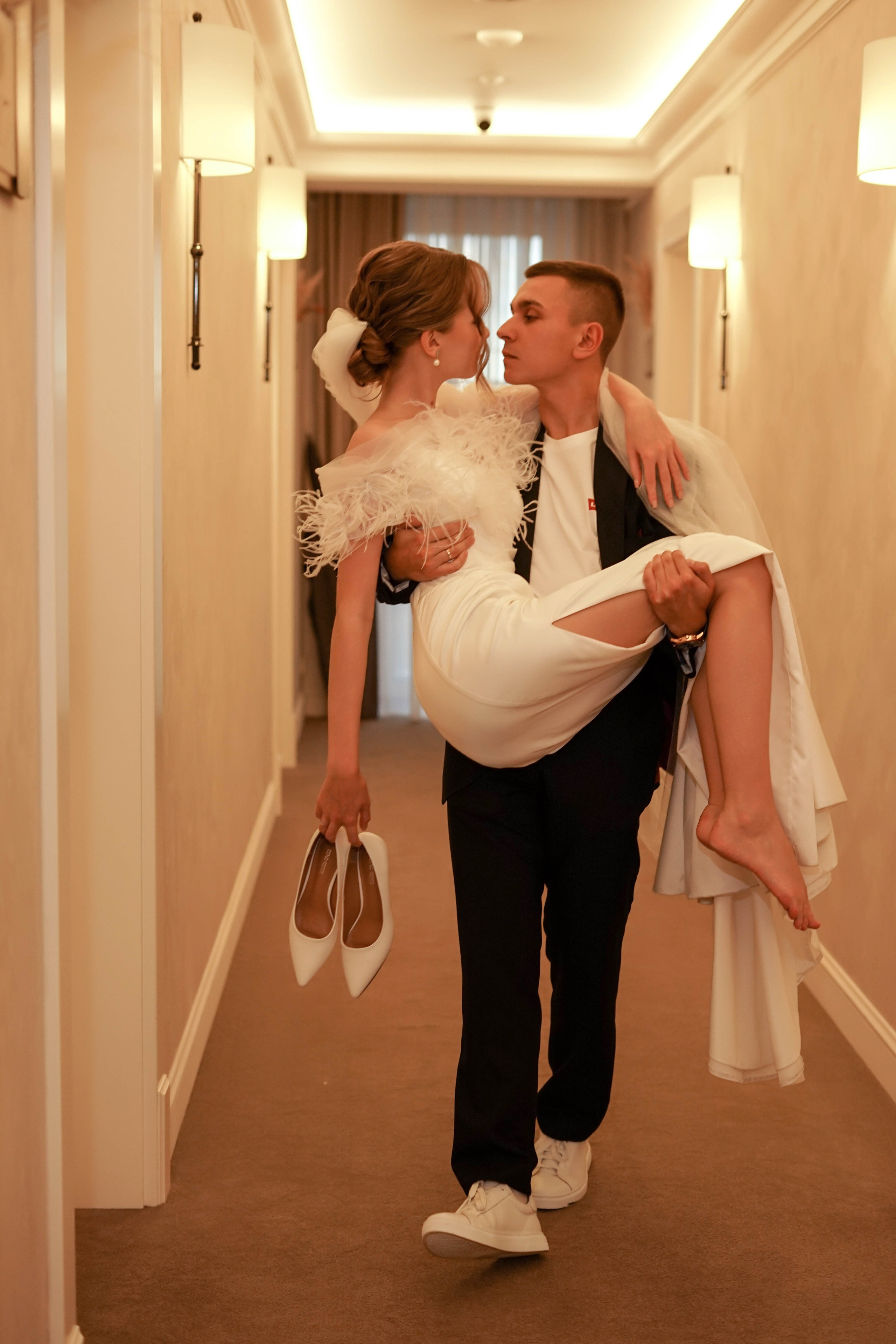 Катя и Олег: регистрация и свадебная съемка в отеле. Фотограф в Иркутске